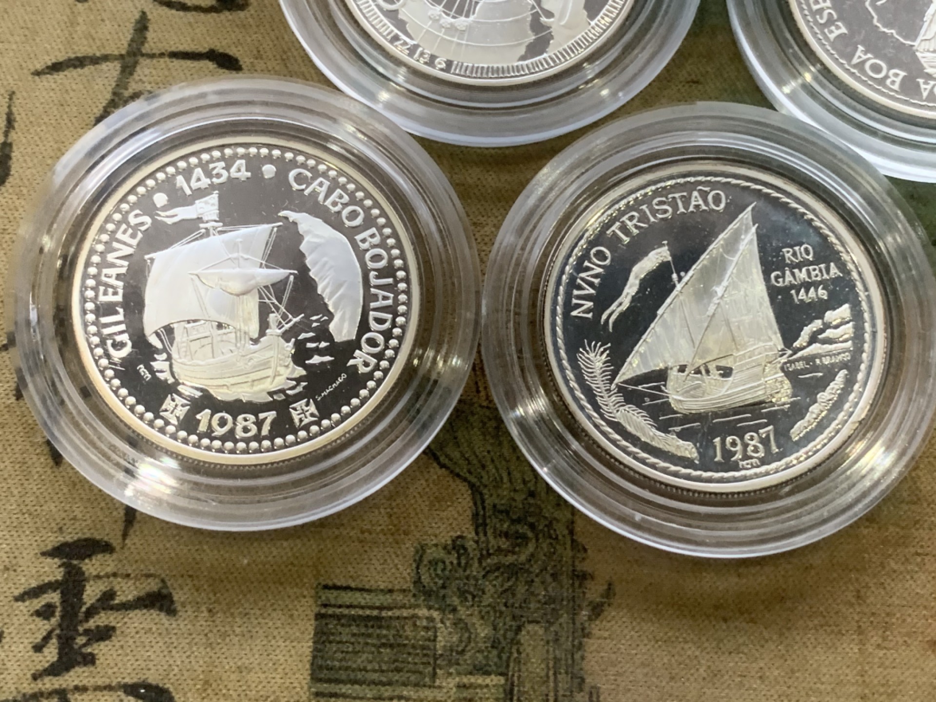 《竞宝斋》第97场-本周四 （满2件或者满200包顺丰） 	原盒证书 葡萄牙1988年 大航海系列 100埃斯库多精制大银币 4枚套