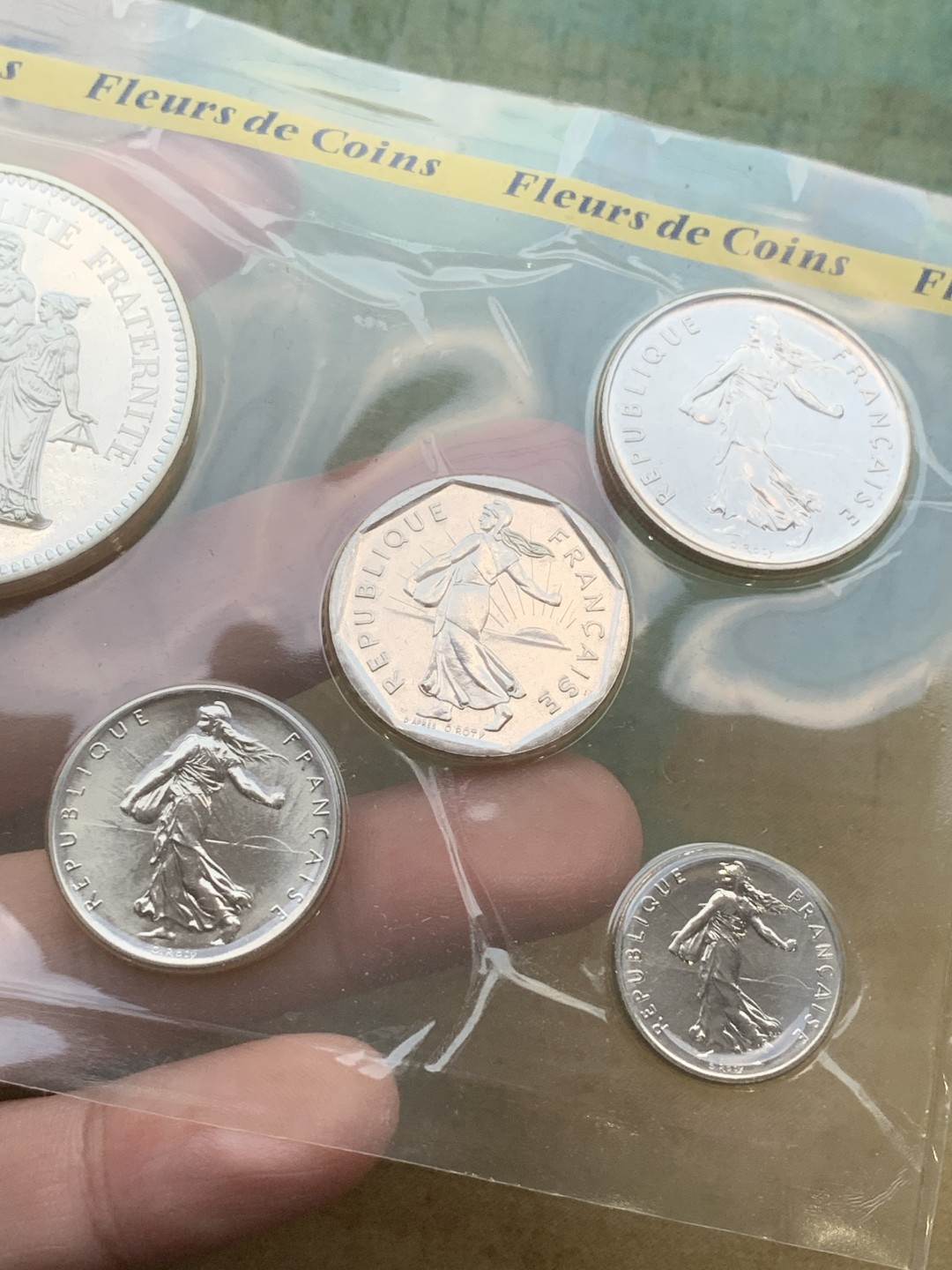 《竞宝斋》第97场-本周四 （满2件或者满200包顺丰） 原盒证书 法国1980年 封装十枚套 其中50法郎大力神是大银币 系列里最稀少的年份