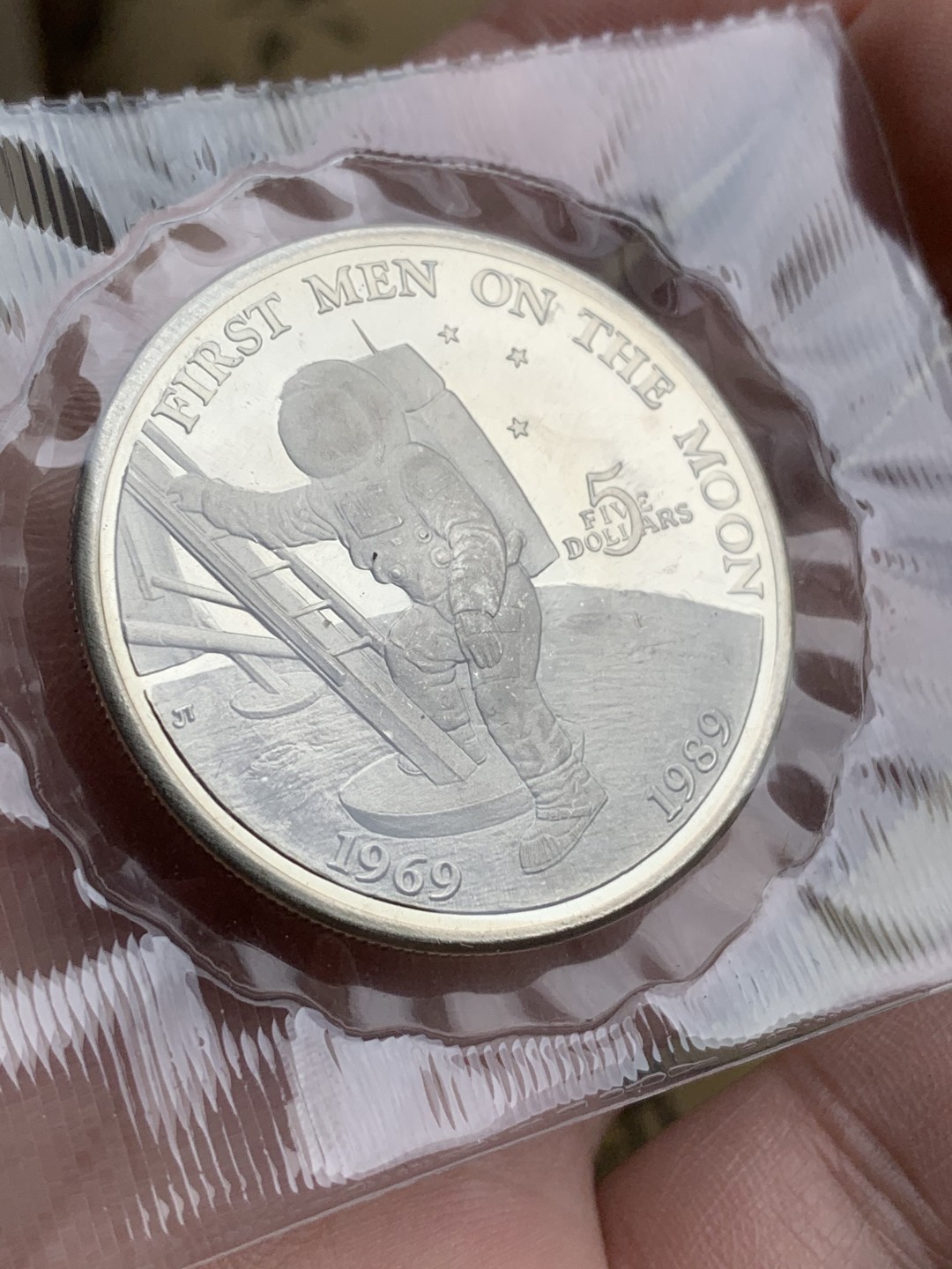 《竞宝斋》第97场-本周四 （满2件或者满200包顺丰） 卡装马绍尔群岛1989年纪念阿波罗十一登月20周年5元镍币