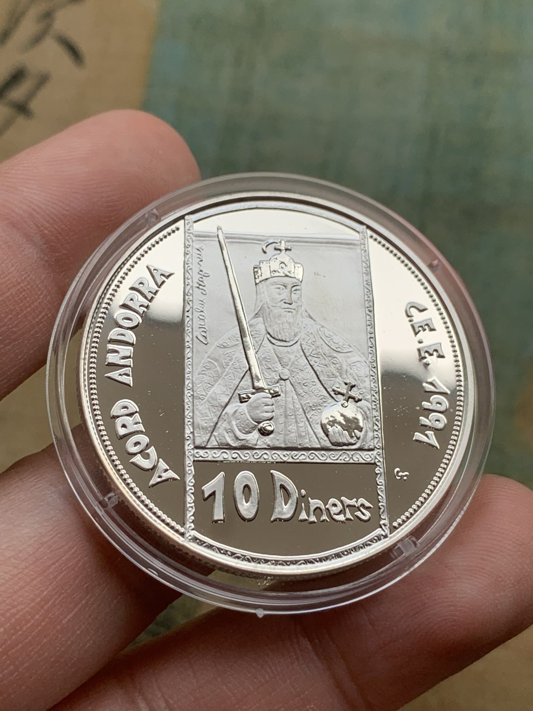 《竞宝斋》第97场-本周四 （满2件或者满200包顺丰） 原盒证书 安道尔1991年 亲王祖安·马丁 10第纳尔大银币 31.47克