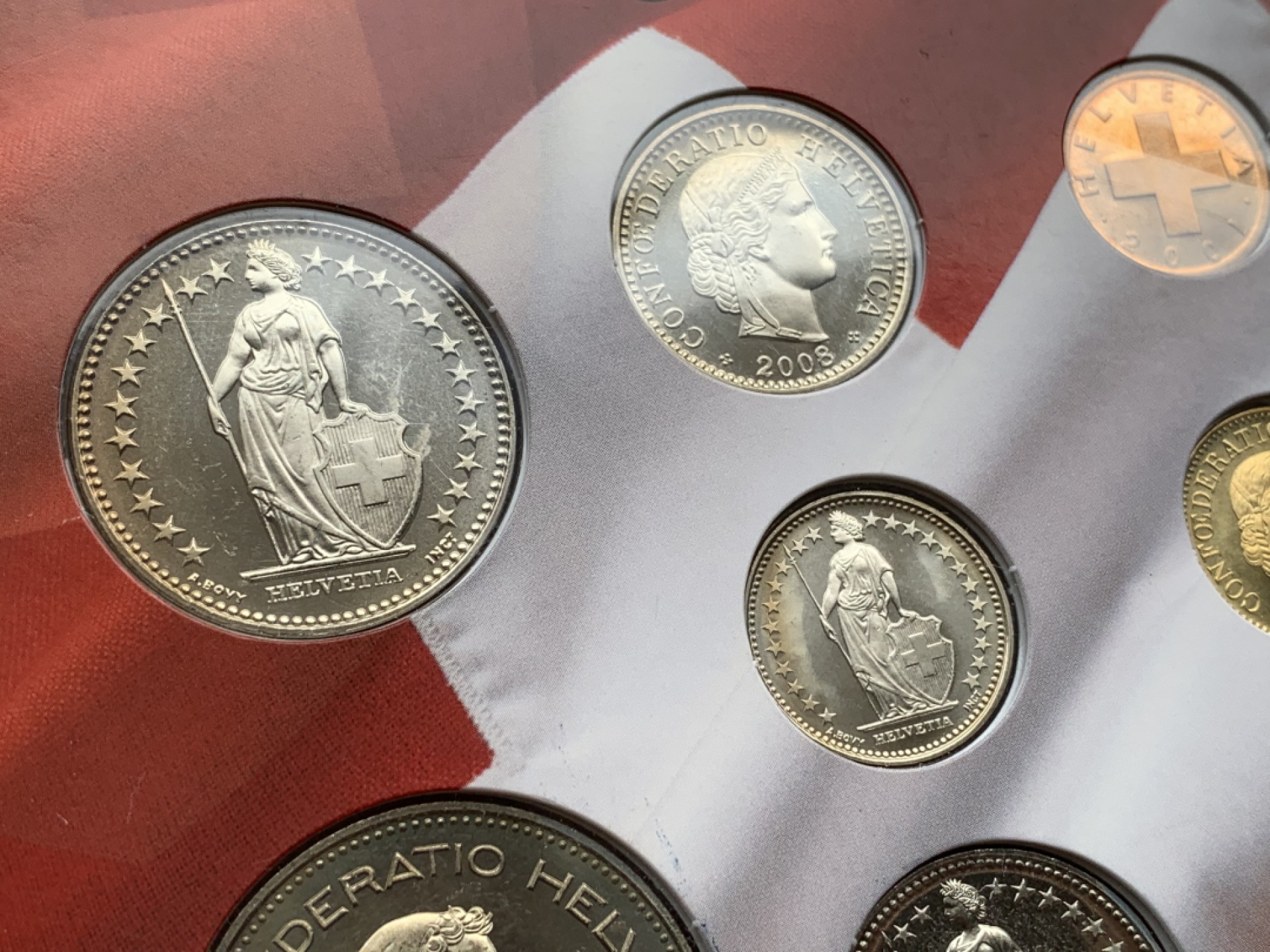 《竞宝斋》第97场-本周四 （满2件或者满200包顺丰） 卡装 瑞士2001年-2009年不同面值 八枚套 感觉是精制币 但是不确定