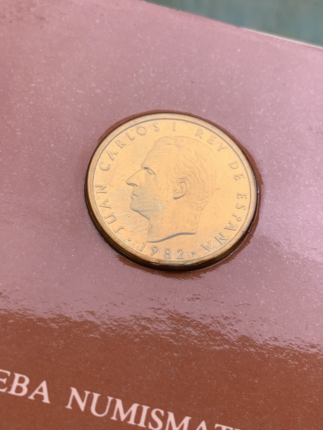《竞宝斋》第97场-本周四 （满2件或者满200包顺丰） 官方卡装 西班牙1982年胡安卡洛斯一世100比塞塔精制PROOF 铜币 