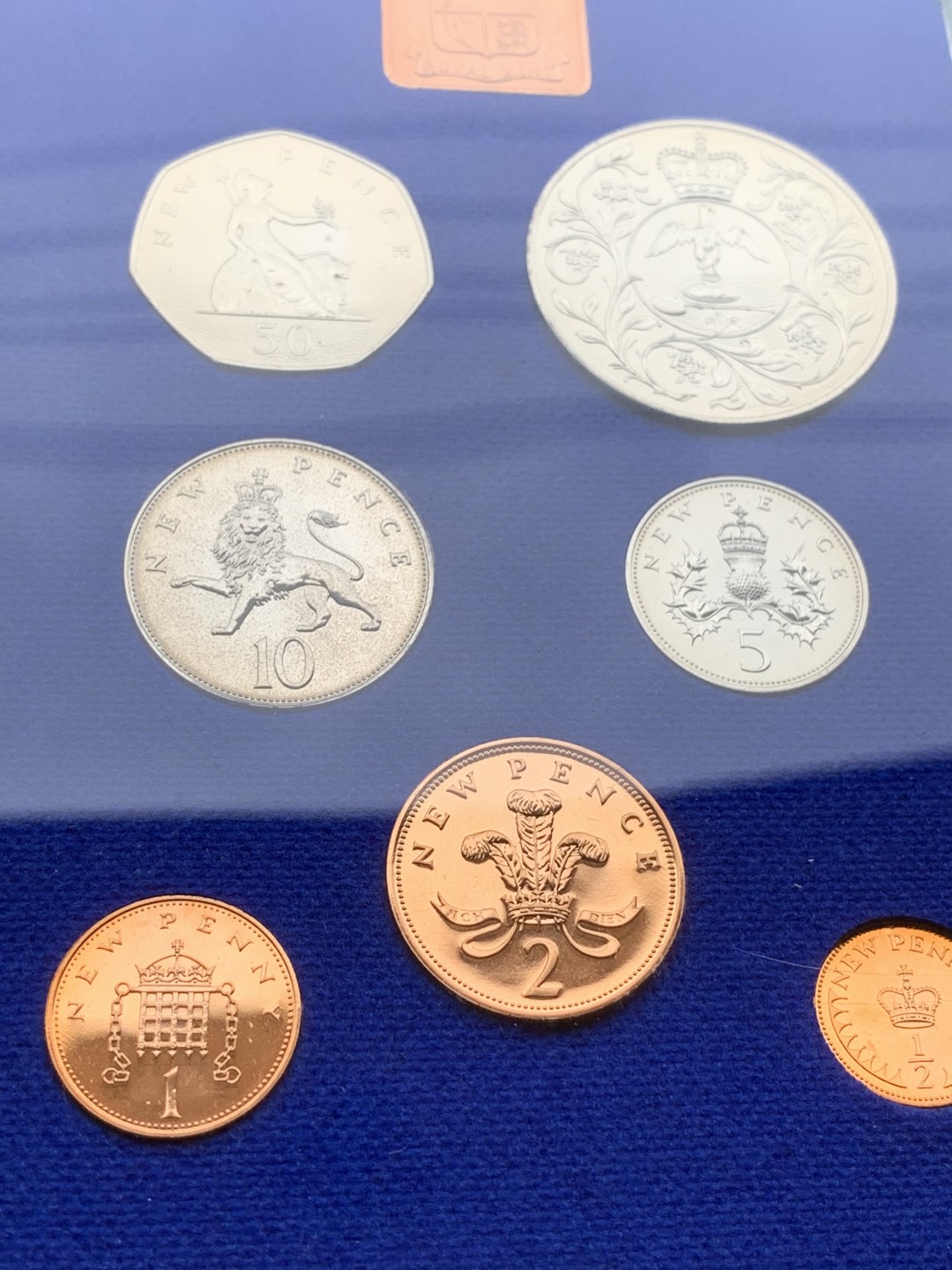 《竞宝斋》第97场-本周四 （满2件或者满200包顺丰） 英国 1977年 七枚套+一枚章 封装精制币 有克朗型大币 完美状态