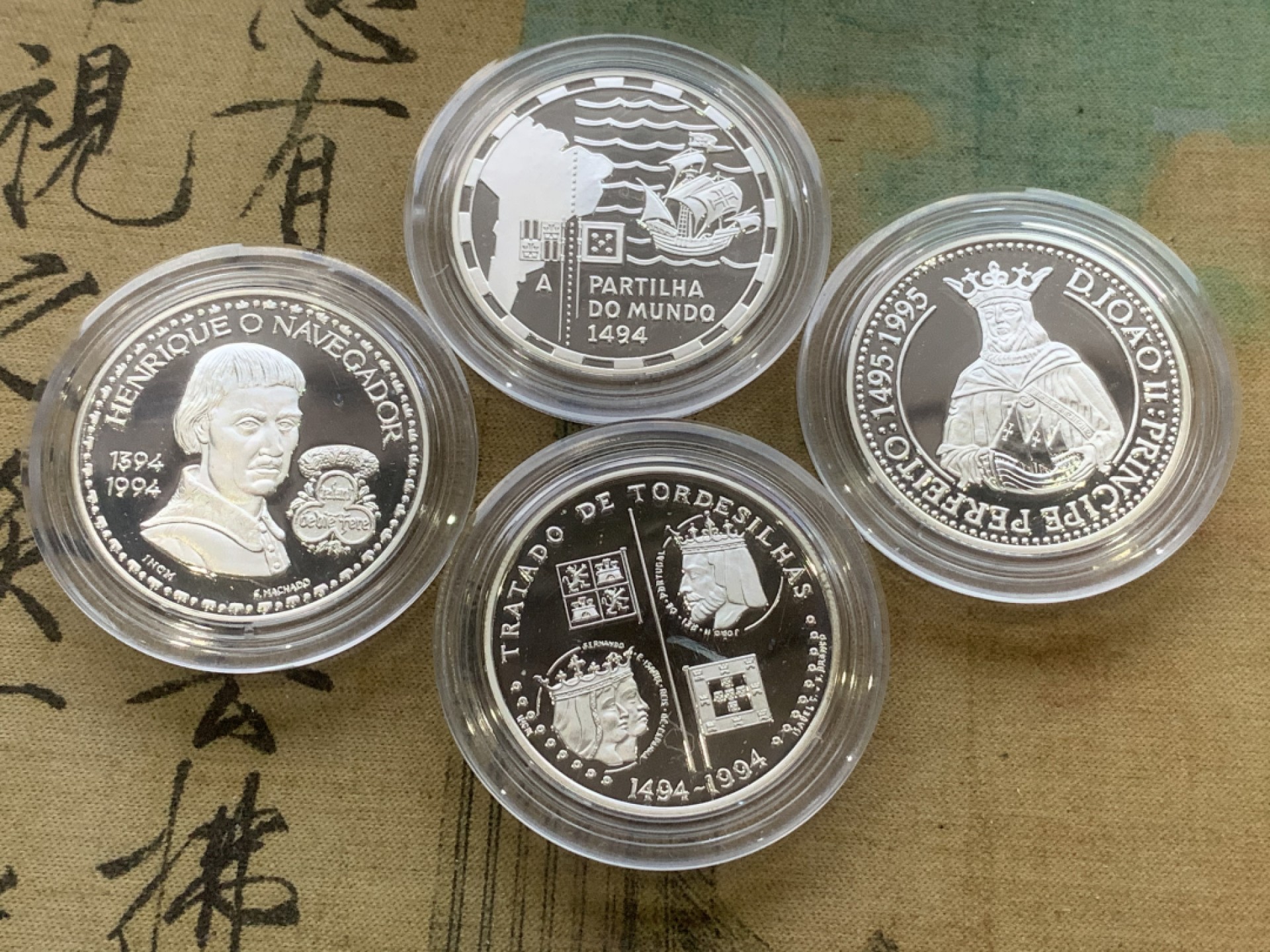 《竞宝斋》第97场-本周四 （满2件或者满200包顺丰） 原盒证书 葡萄牙1994年 发现新大陆系列 200埃斯库多精制大银币4枚套 非常漂亮