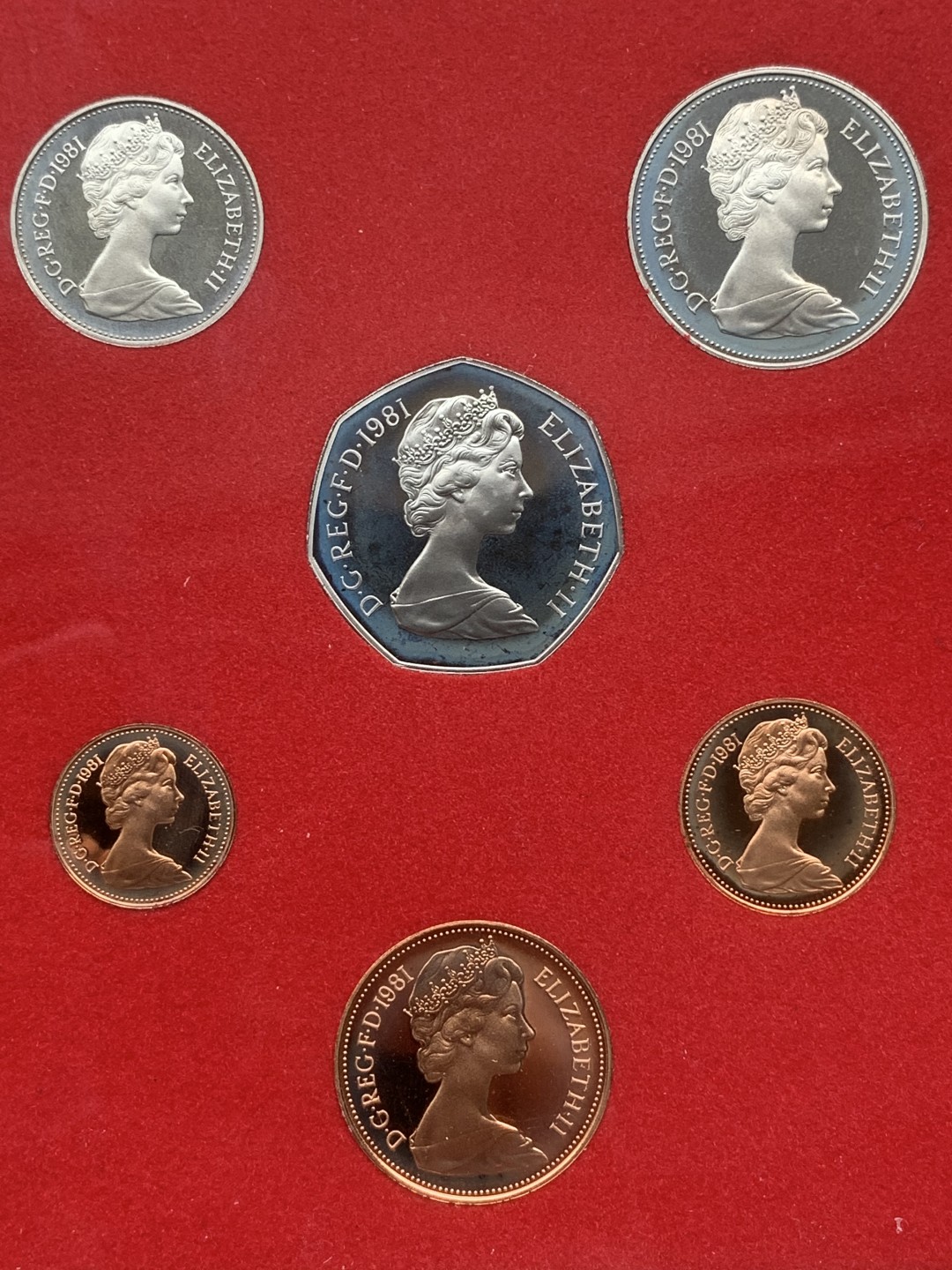 《竞宝斋》第97场-本周四 （满2件或者满200包顺丰） 英国 1981年 六枚套+一枚章 封装精制币 不同面值 完美状态