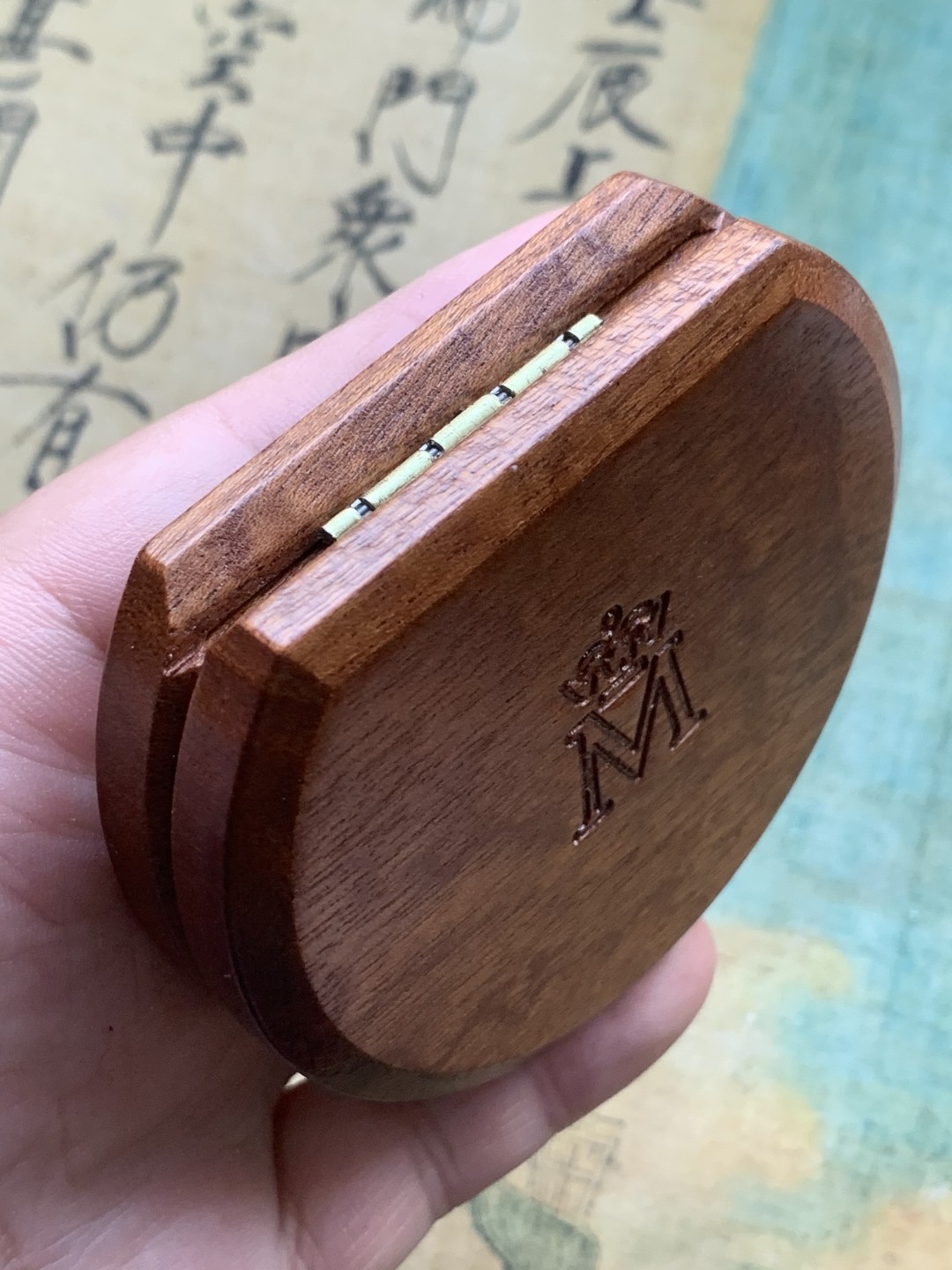 《竞宝斋》第97场-本周四 （满2件或者满200包顺丰） 原盒证书 西班牙1999年 千禧年纪念 1500比塞塔精制银币 八角形 稀少品种