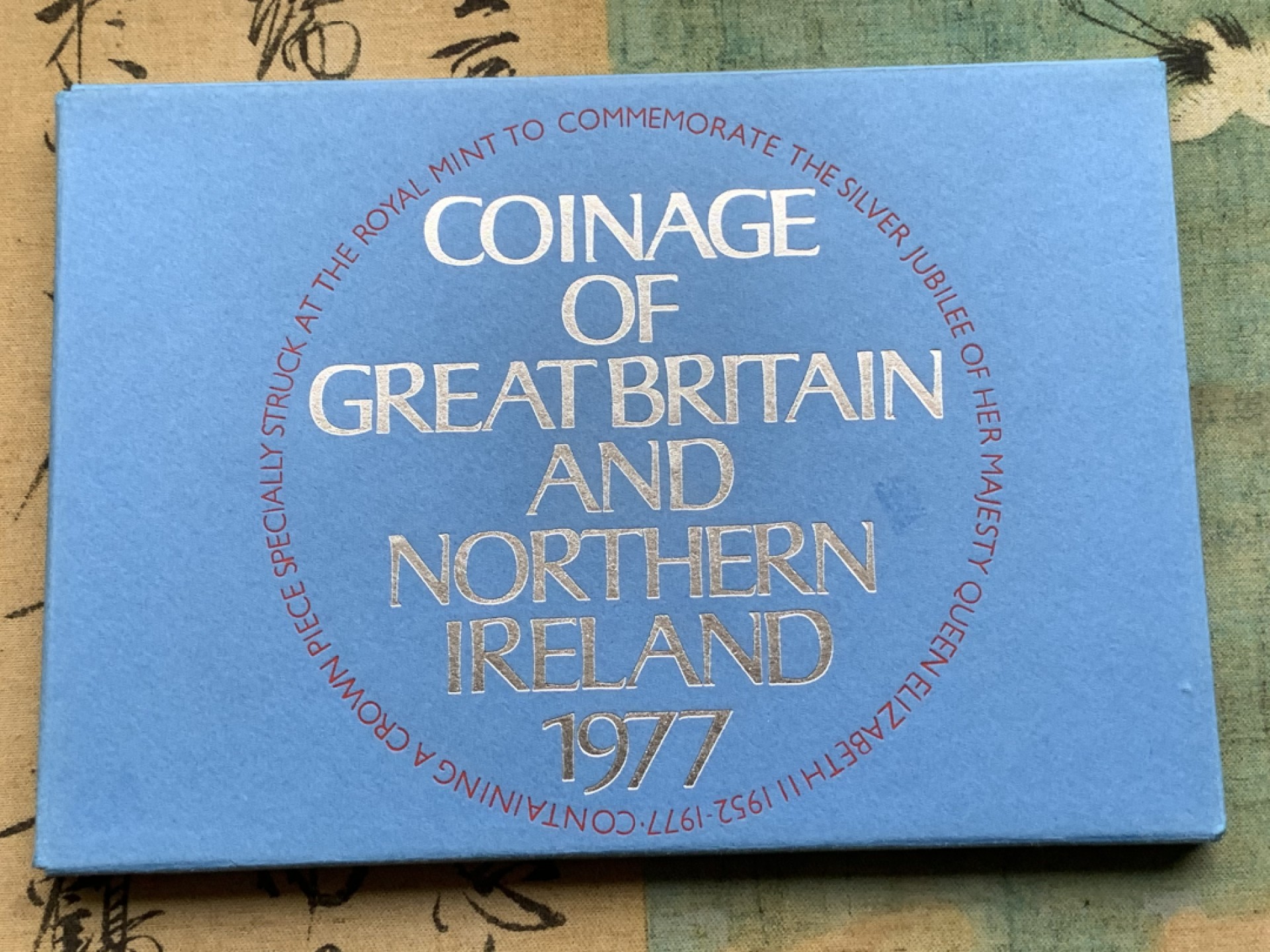 《竞宝斋》第97场-本周四 （满2件或者满200包顺丰） 英国 1977年 七枚套+一枚章 封装精制币 有克朗型大币 完美状态