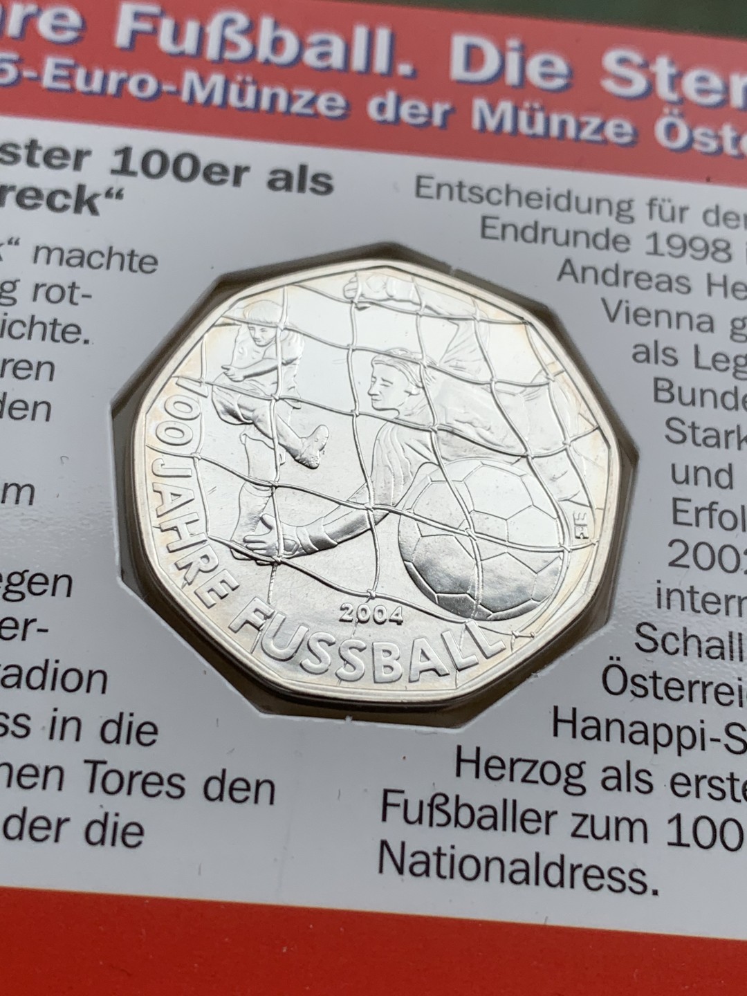 《竞宝斋》第97场-本周四 （满2件或者满200包顺丰） 卡装奥地利2004年 5欧元足球百年纪念 银币