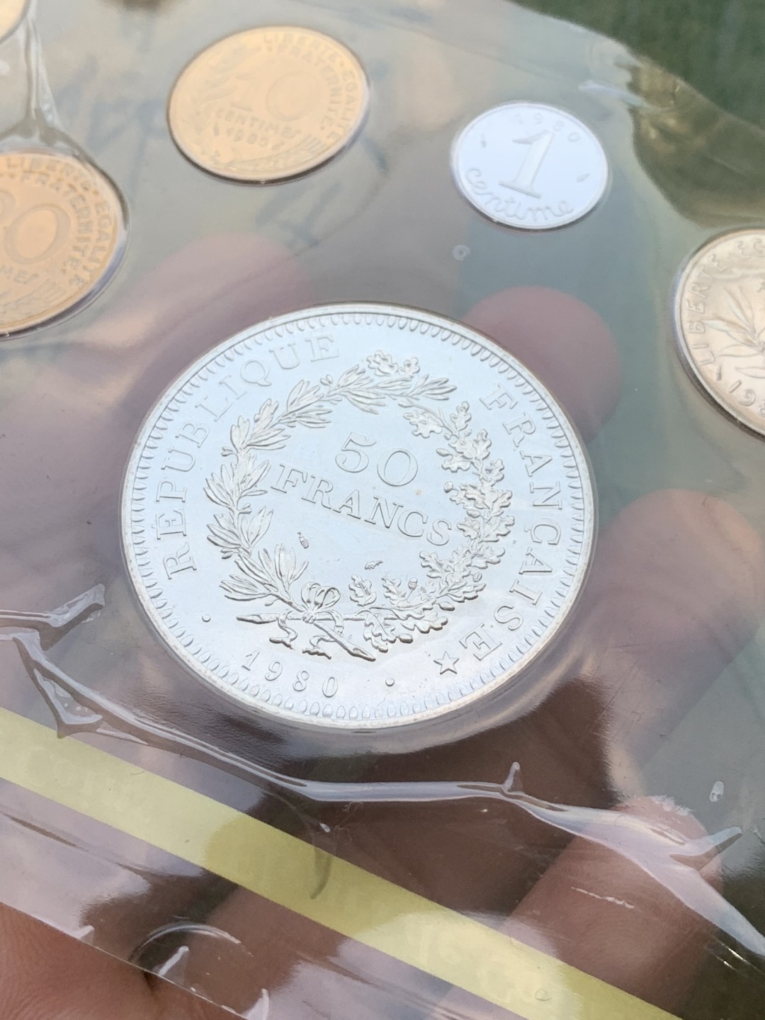 《竞宝斋》第97场-本周四 （满2件或者满200包顺丰） 原盒证书 法国1980年 封装十枚套 其中50法郎大力神是大银币 系列里最稀少的年份