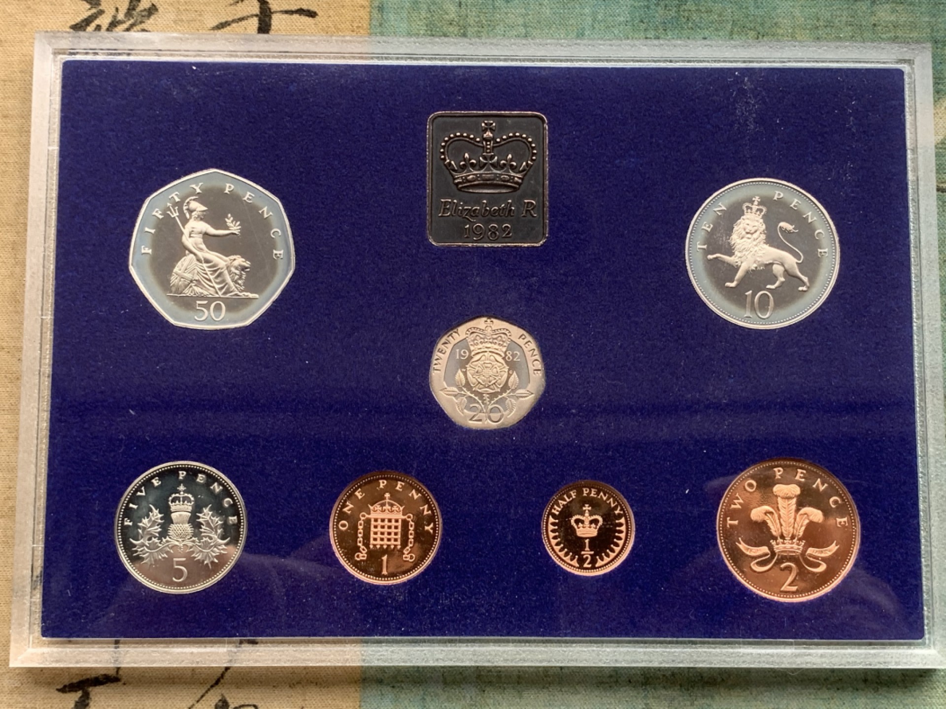 《竞宝斋》第97场-本周四 （满2件或者满200包顺丰） 英国 1982年 七枚套+一枚章 封装精制币 不同面值 完美状态