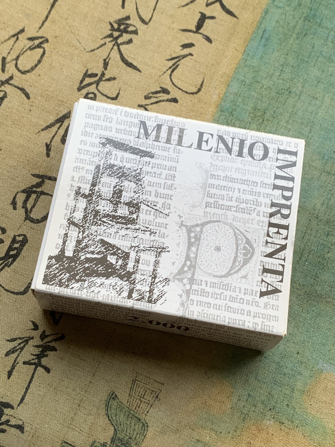 《竞宝斋》第97场-本周四 （满2件或者满200包顺丰） 原盒证书 西班牙2000年 印刷机纪念 1500比塞塔精制银币 八角形 稀少面值