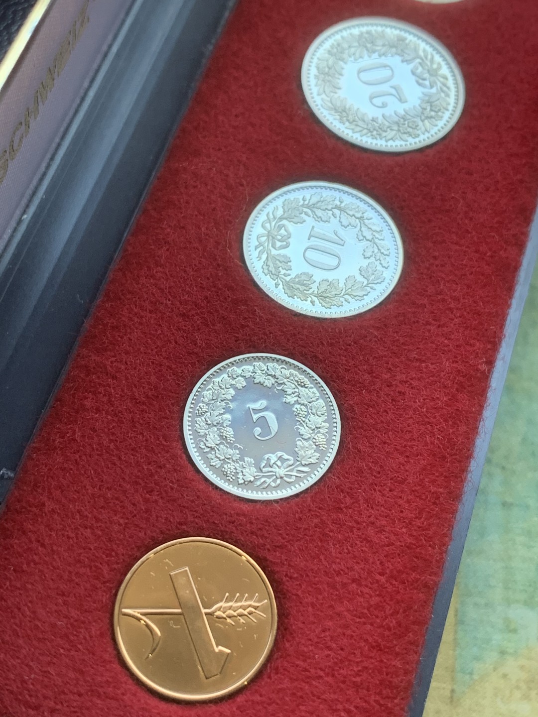 《竞宝斋》第97场-本周四 （满2件或者满200包顺丰） 早期长盒子装 瑞士1980年八枚套 PROOF精制套币 非常少见