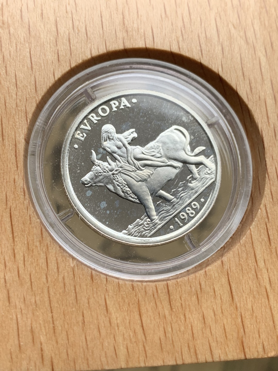 《竞宝斋》第97场-本周四 （满2件或者满200包顺丰） 原盒证书 西班牙1989年 骑牛 1ECU 精制银币 