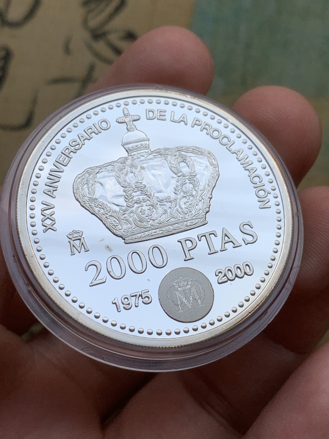 《竞宝斋》第97场-本周四 （满2件或者满200包顺丰） 原盒证书西班牙 2000年 胡安卡洛斯25周年加冕纪念 2000比塞塔 精制大银币