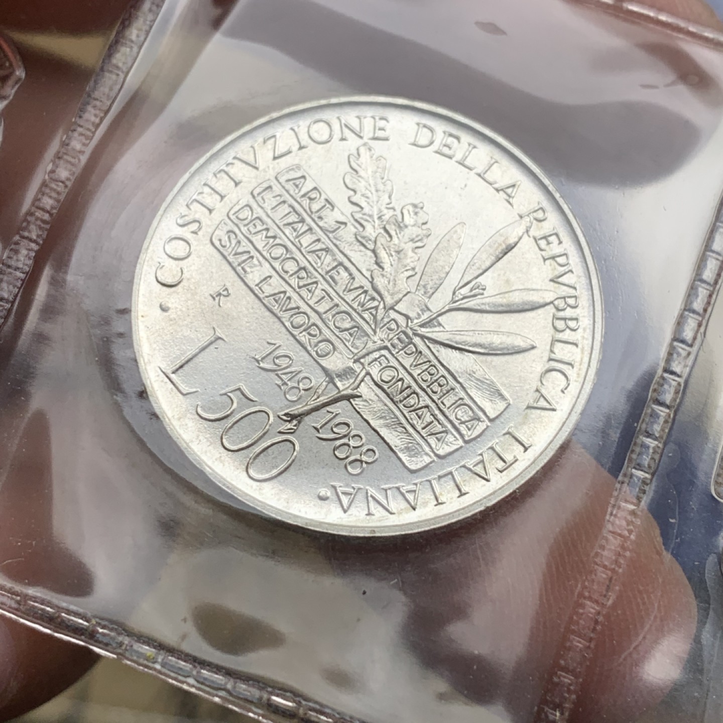 《竞宝斋》第97场-本周四 （满2件或者满200包顺丰） 原盒证书 意大利1988年 宪法四十周年纪念 500里拉银币