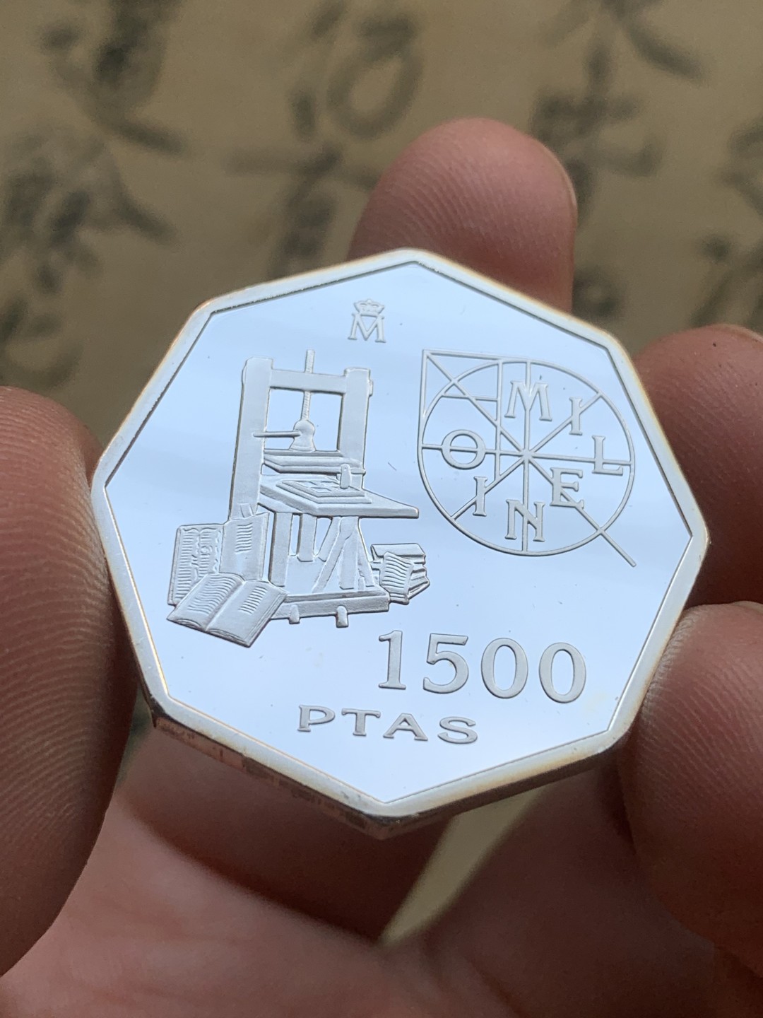 《竞宝斋》第97场-本周四 （满2件或者满200包顺丰） 原盒证书 西班牙2000年 印刷机纪念 1500比塞塔精制银币 八角形 稀少面值