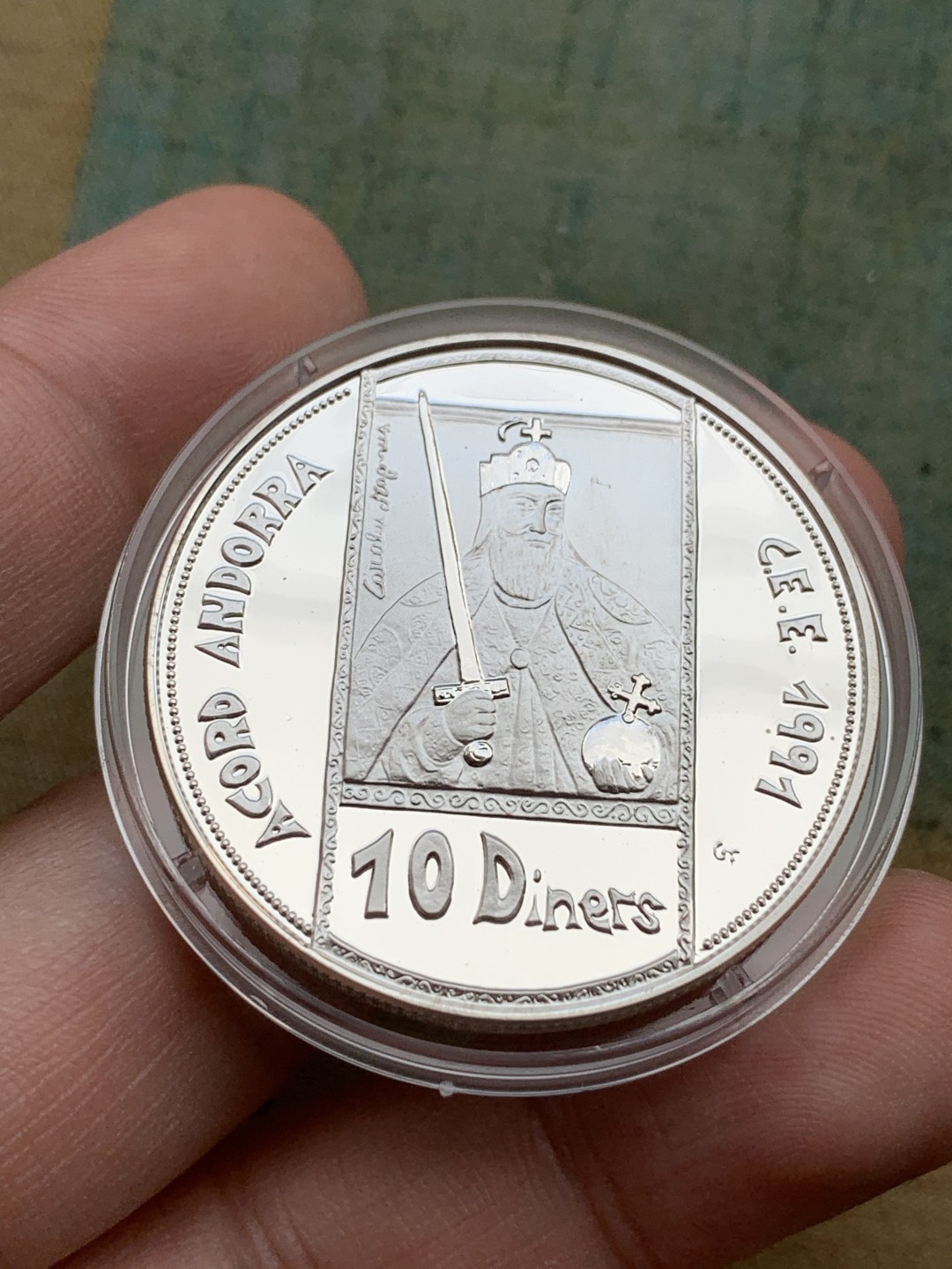 《竞宝斋》第97场-本周四 （满2件或者满200包顺丰） 原盒证书 安道尔1991年 亲王祖安·马丁 10第纳尔大银币 31.47克