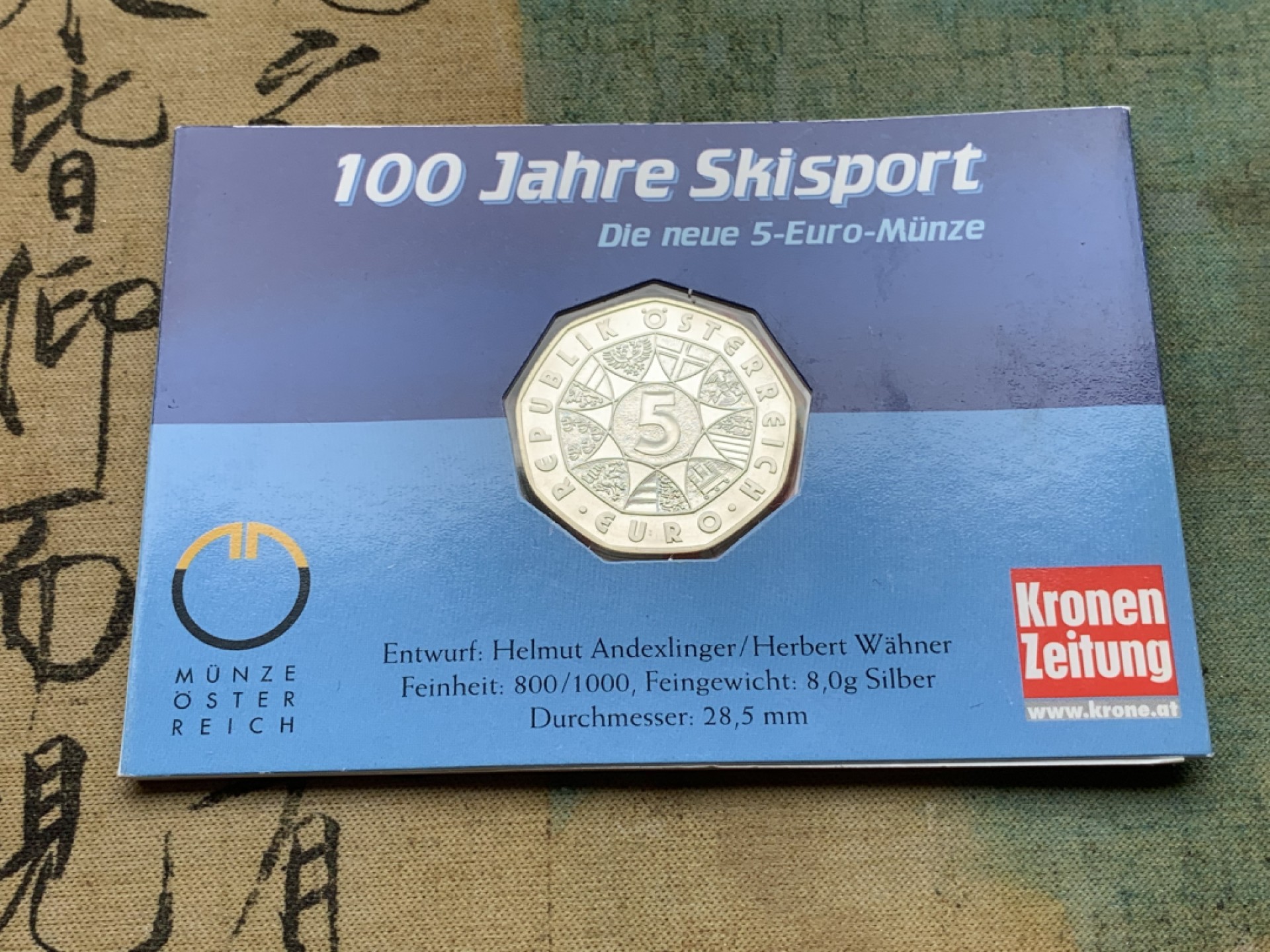 《竞宝斋》第97场-本周四 （满2件或者满200包顺丰） 官方卡装 奥地利2005年 滑雪运动百年纪念 5欧元银币 8克