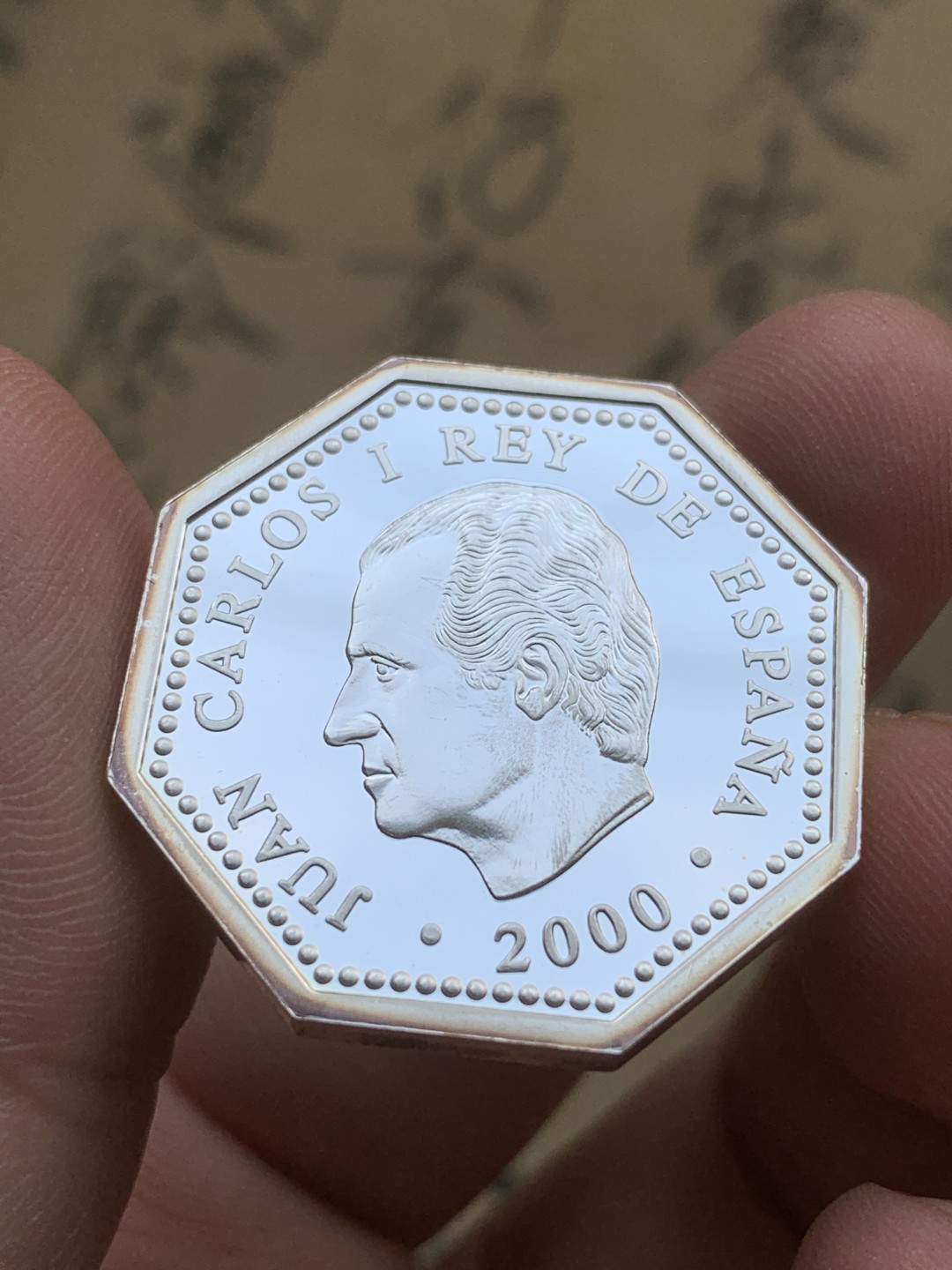 《竞宝斋》第97场-本周四 （满2件或者满200包顺丰） 原盒证书 西班牙2000年 印刷机纪念 1500比塞塔精制银币 八角形 稀少面值