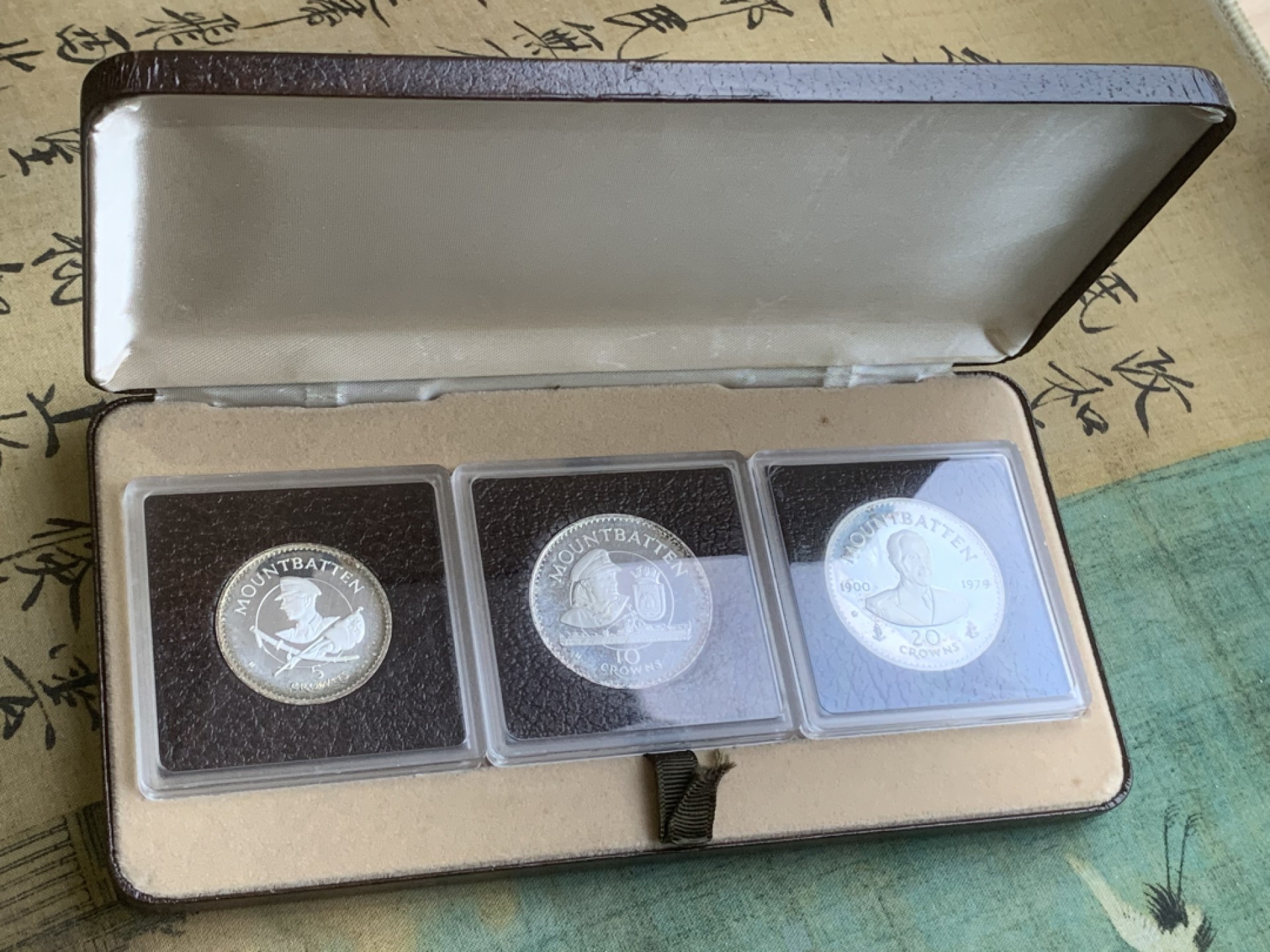 《竞宝斋》第97场-本周四 （满2件或者满200包顺丰） 原盒证书 特克斯和凯克斯群岛1980年 3枚套 5/10/20克朗精制银币