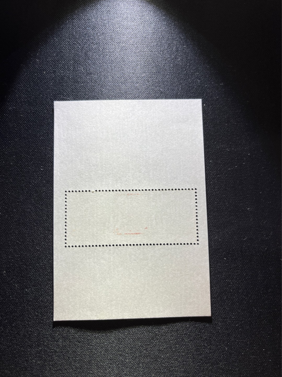 洪涛臻品 精选邮票限时拍卖第三十九期 ✦大龙小型张1枚✦  拍品是1枚，拍品为实图，新拆盒中间抽了一枚品相无瑕疵的，朋友的大龙评级99分卖了1.2万，全程带硅胶手套拆，不碰金粉，票没有触痕，收藏或者搏高分的老板留意下！！全品可直接评级