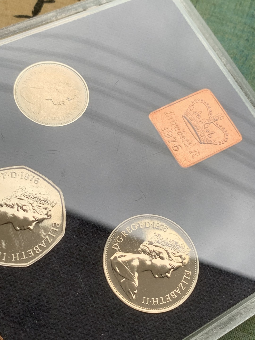 《竞宝斋》第97场-本周四 （满2件或者满200包顺丰） 英国 1976年 六枚套+一枚章 封装精制币 不同面值 完美状态