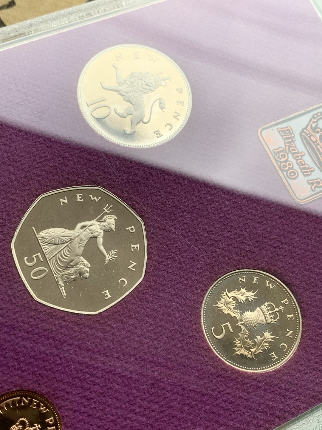 《竞宝斋》第97场-本周四 （满2件或者满200包顺丰） 英国 1980年 六枚套+一枚章 封装精制币 不同面值 完美状态