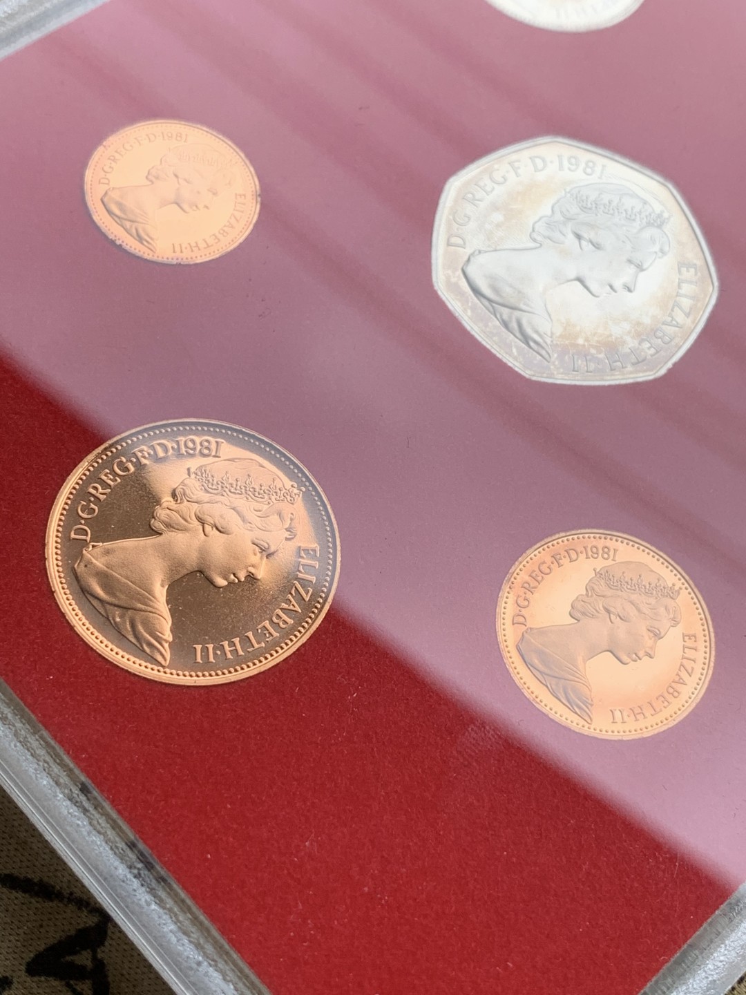 《竞宝斋》第97场-本周四 （满2件或者满200包顺丰） 英国 1981年 六枚套+一枚章 封装精制币 不同面值 完美状态