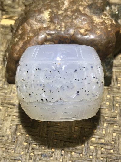 天然马达加斯加精品水墨纹雕刻回纹扳指一个 - 天然马达加斯加精品水墨纹雕刻回纹扳指一个