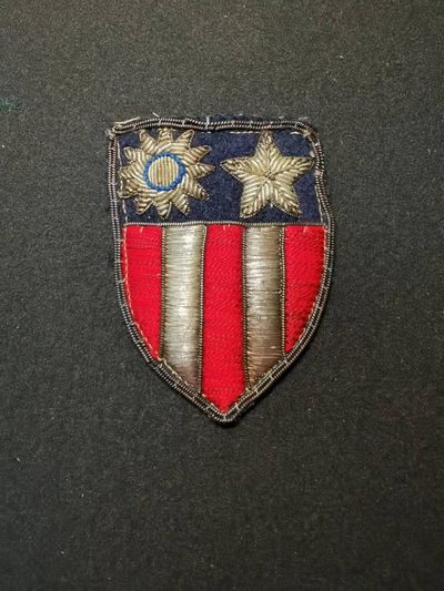 盛世勋华——号角文化勋章专场拍卖第51期 - 二战中印缅战区臂章 金属丝制 非常见棉布版，该版常见于军官私人订制 陈纳德 史迪威均佩戴此种臂章