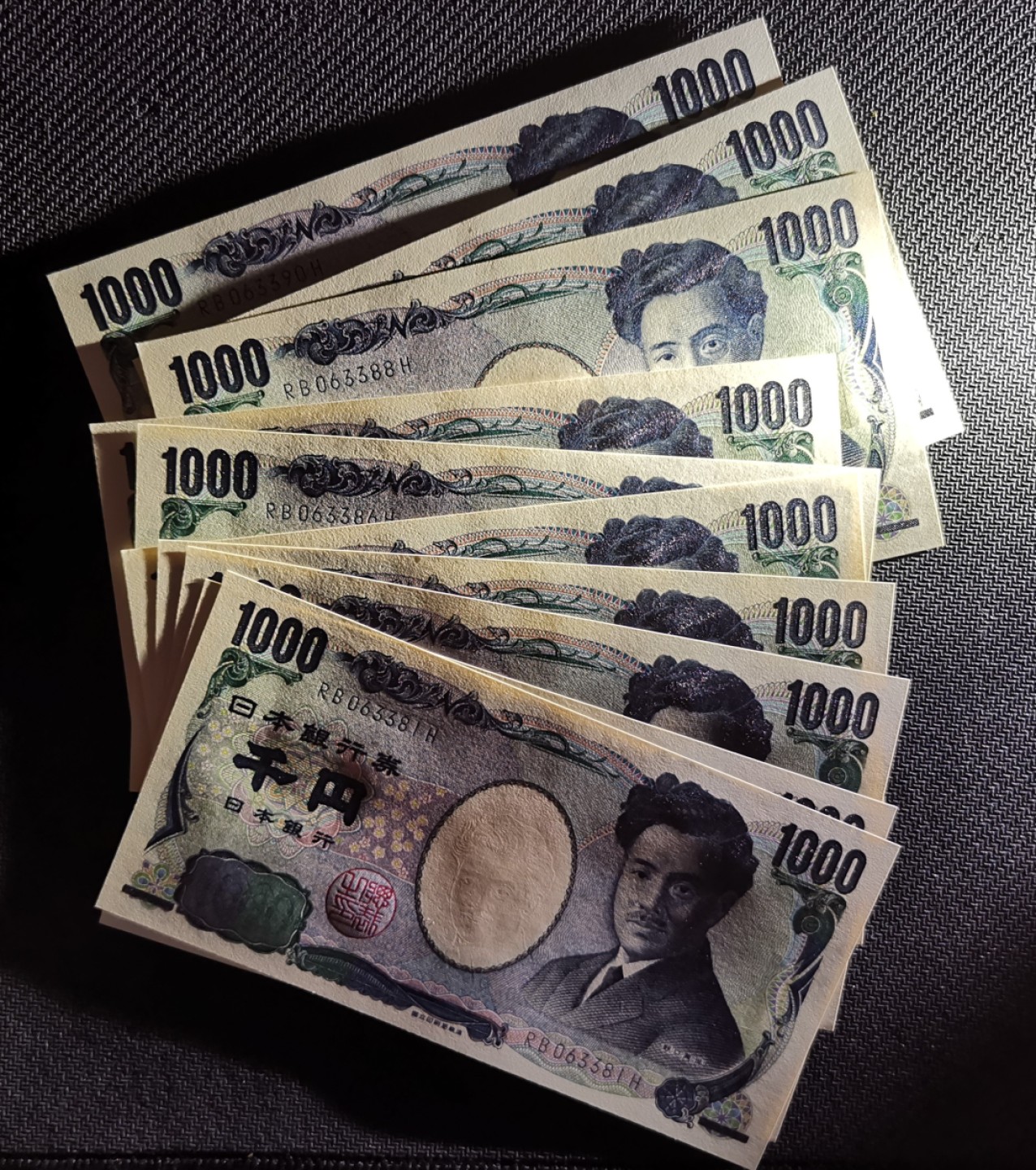 《张总收藏》74期——外币大场 (标十UNC)日本1000元野口英世蓝字 尾81-90含尾88号码不错