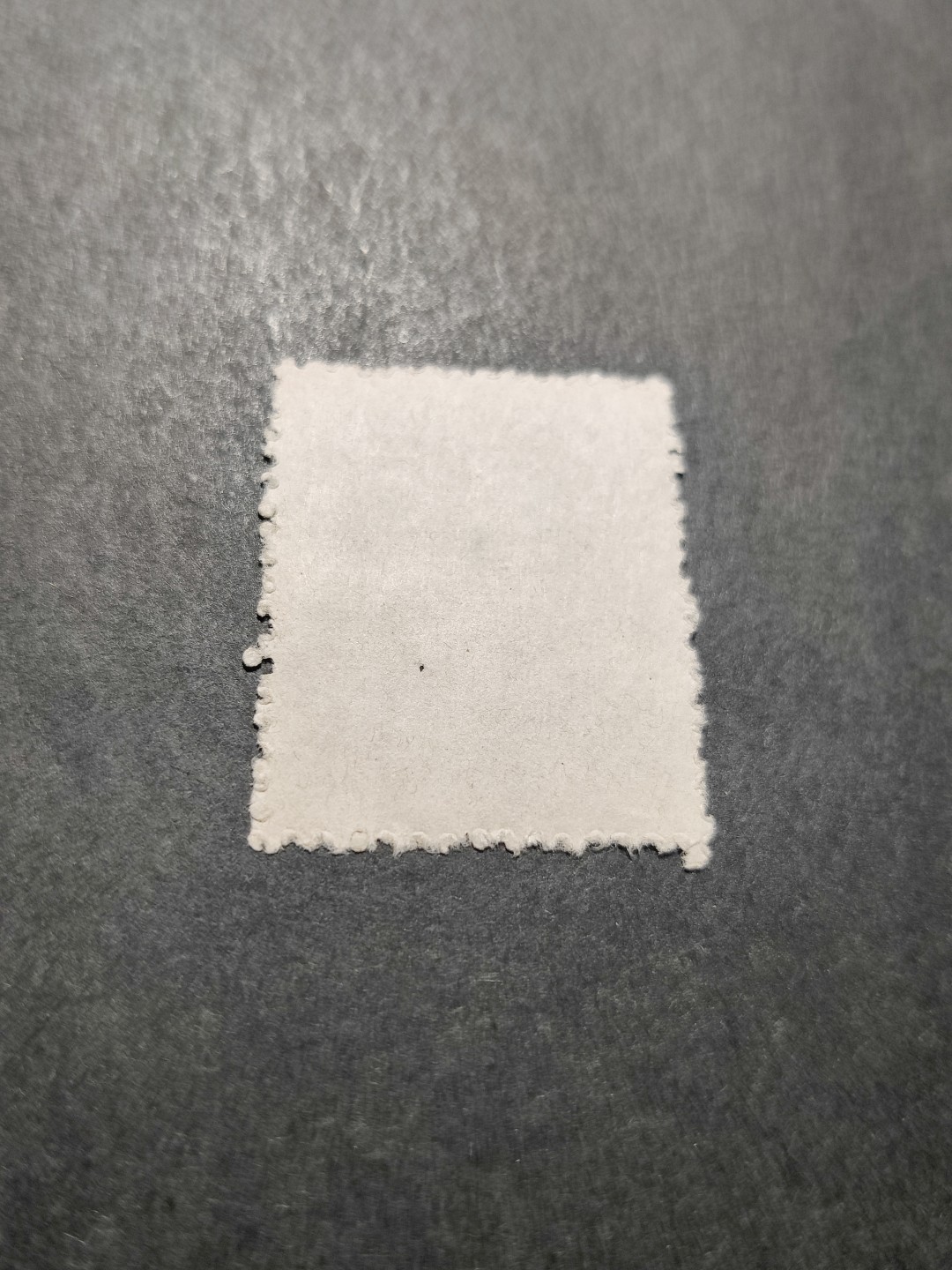 洪涛臻品 精选邮票限时拍卖第三十五期 东北解放区区票,东北烈士纪念塔, 面值1500元。齿孔向上明显移位变体