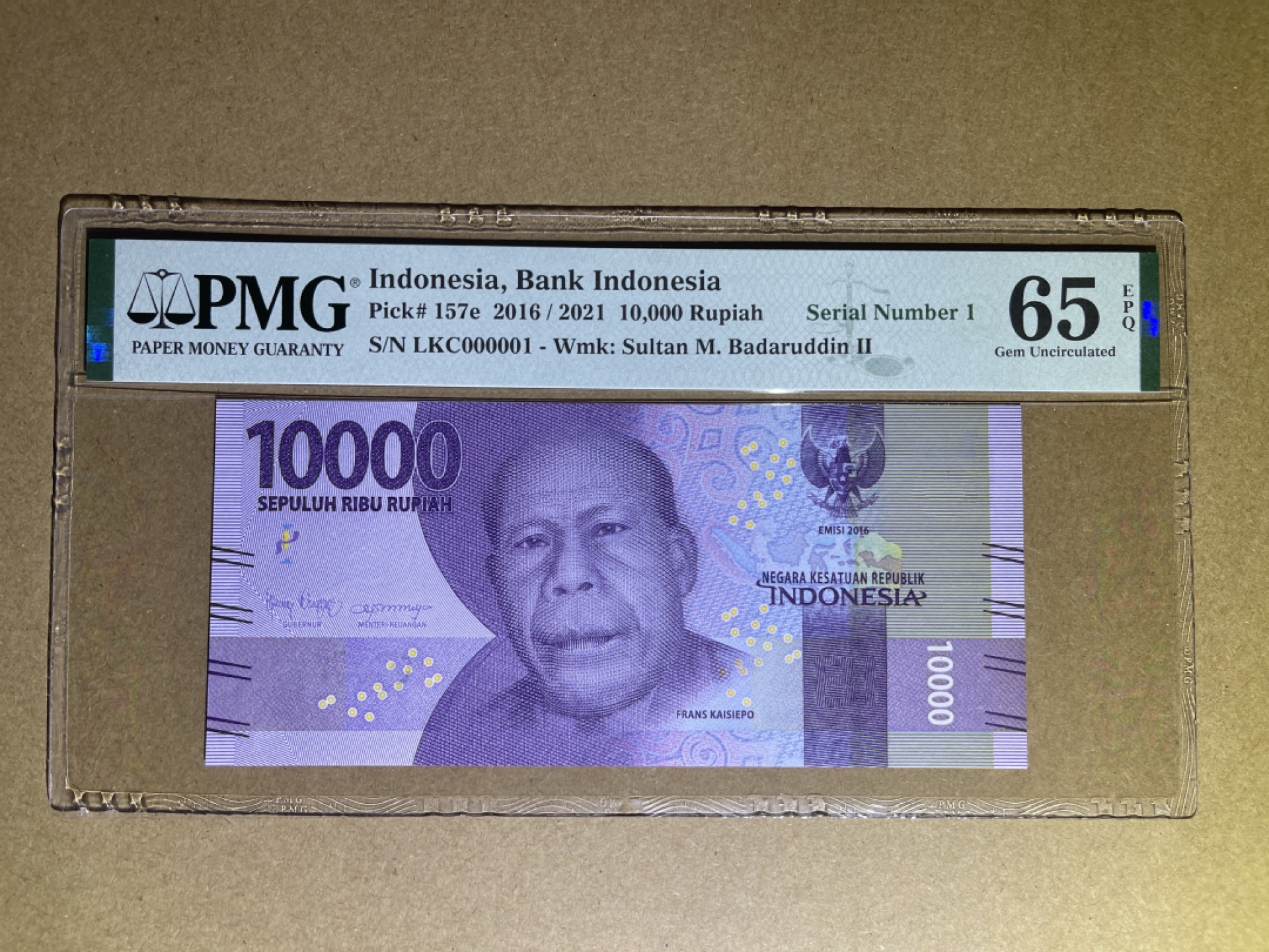《张总收藏》73期——外币大拍 印度尼西亚10000盾 PMG65E 001小号