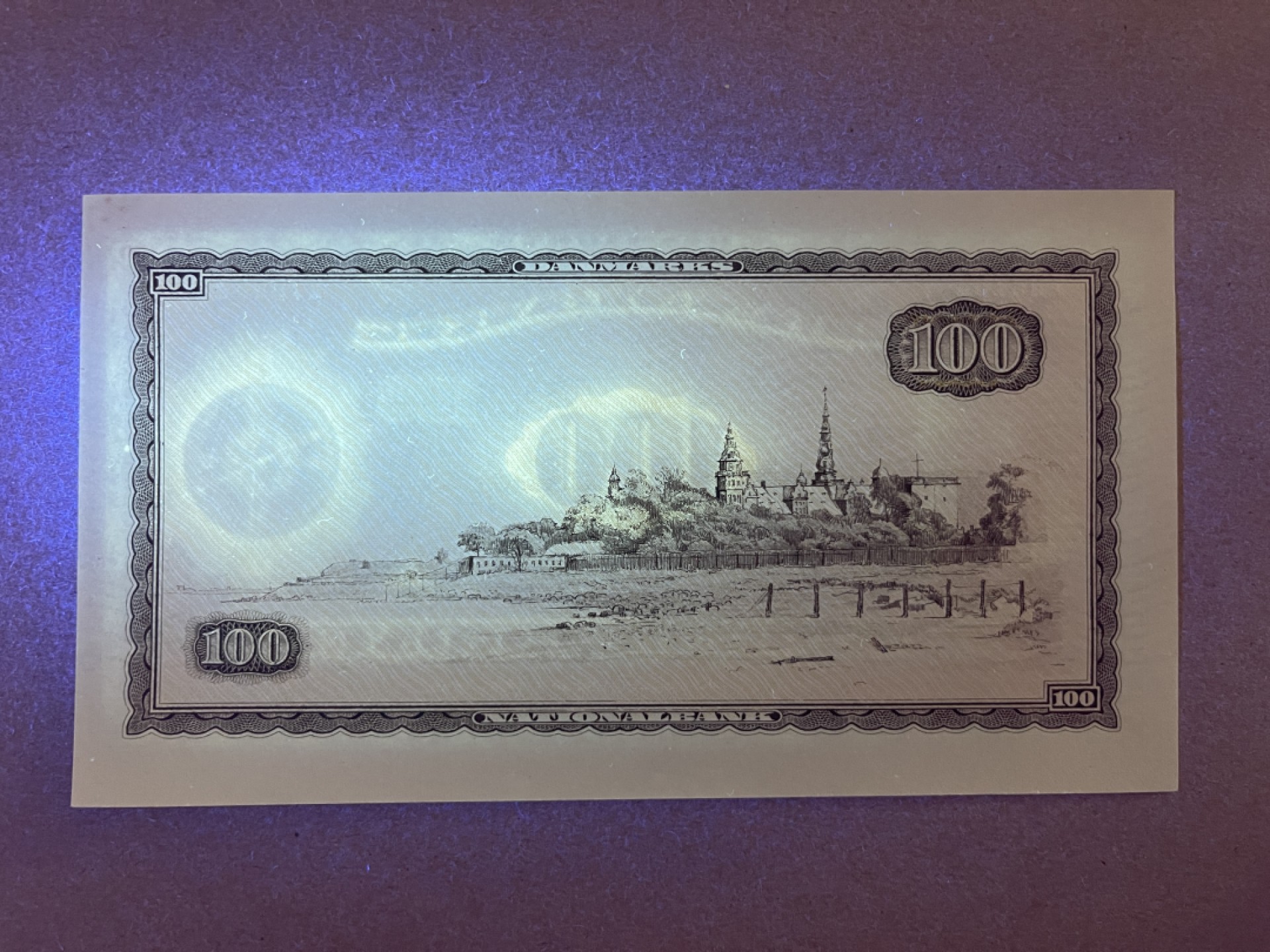 《张总收藏》73期——外币大拍 丹麦100克朗 UNC 1961年老版本 A0冠 荧光下有个轻微亮点