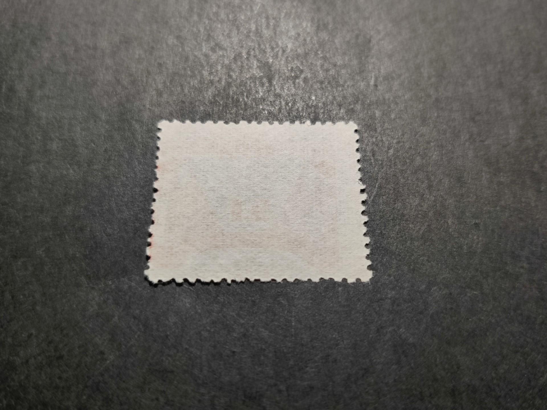 洪涛臻品 精选邮票限时拍卖第三十五期 东北解放区区票, 五一劳动节纪念, 面值1500元。齿孔向左大移位变体