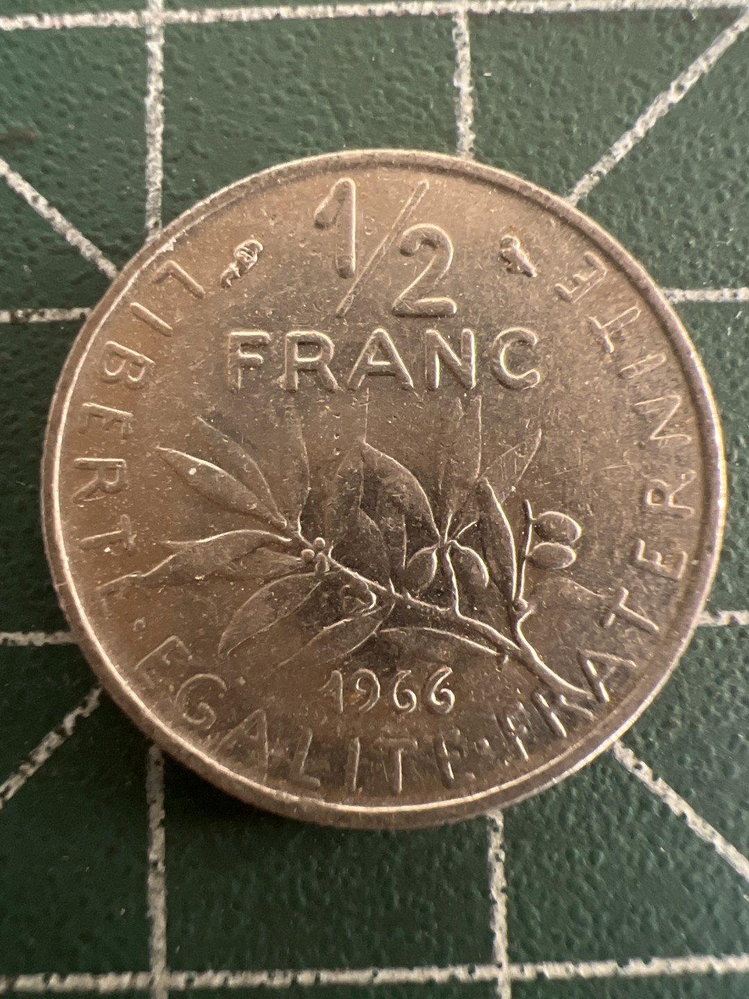 泡泡堂第九十八期  世界硬币纪念章邮票专场（无押金，无佣金，捡漏，全场20包邮，偏远地区除外） 法国二分之一法郎