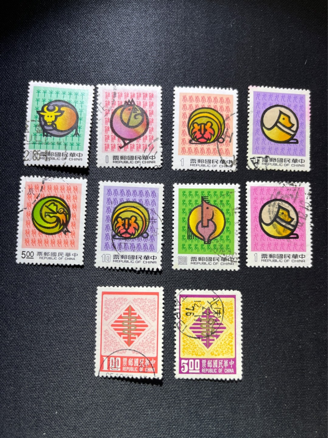 洪涛臻品 精选邮票限时拍卖第三十八期 1977-1990生肖邮票3全套加4半套(第三排1977蛇年2全，最右列1982狗年2全，1986虎年2全；以及1985牛年，1981鸡年，1988龙年，1990马年)，喜欢不要错过，品相如图