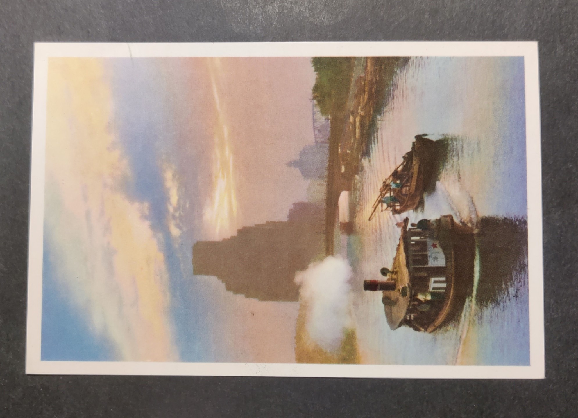 洪涛臻品 精选邮票限时拍卖第四十二期 1960年代，上海市邮电管理局彩色中国人民邮政明信片--上海苏州河晨曦。 很精美，极少见，比60年代的六珍邮票少见太多了。国外高价买回，保存良好。