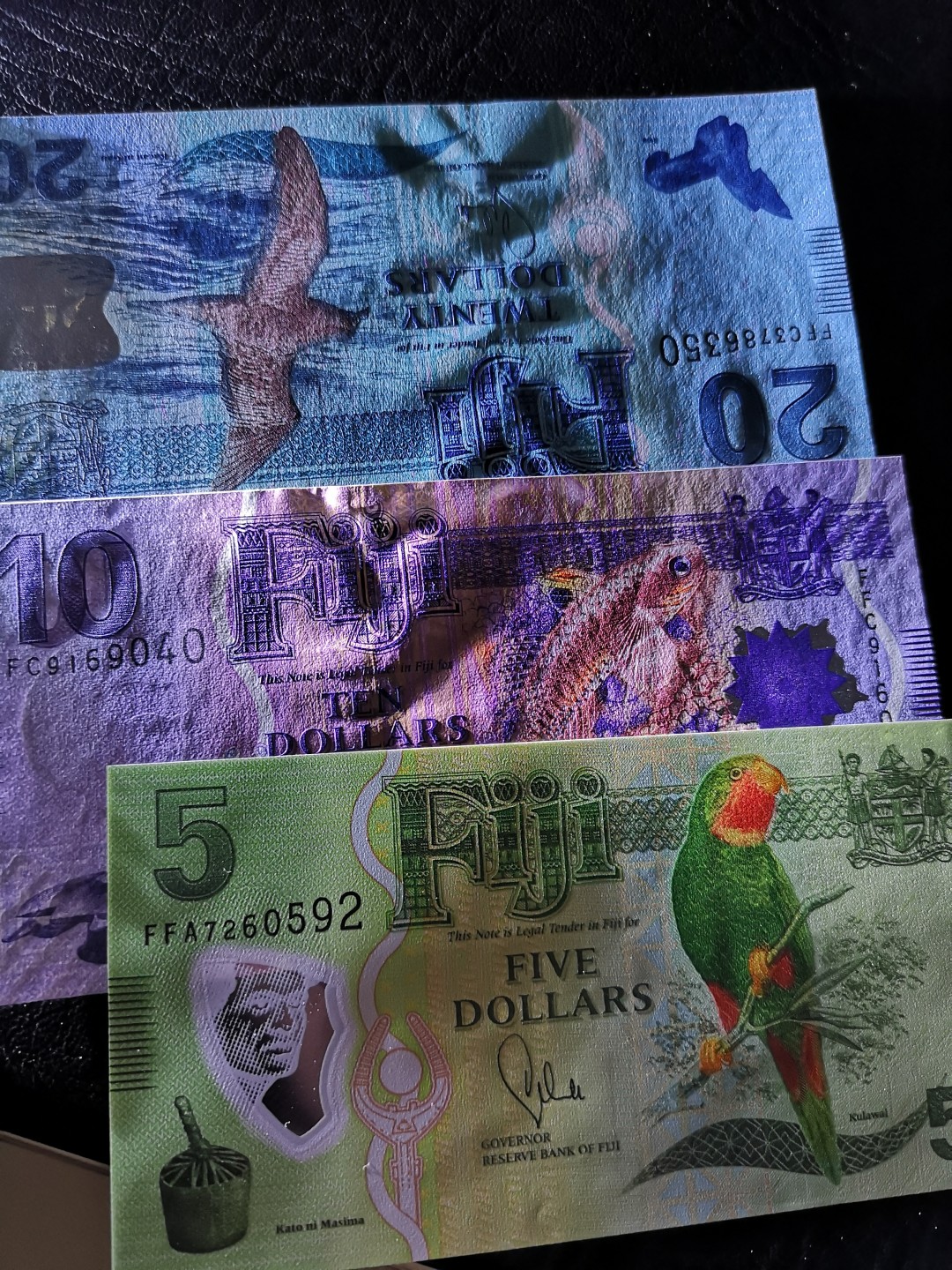 《外钞收藏家》第二百零四期 斐济5、10、20三张一起 全新UNC