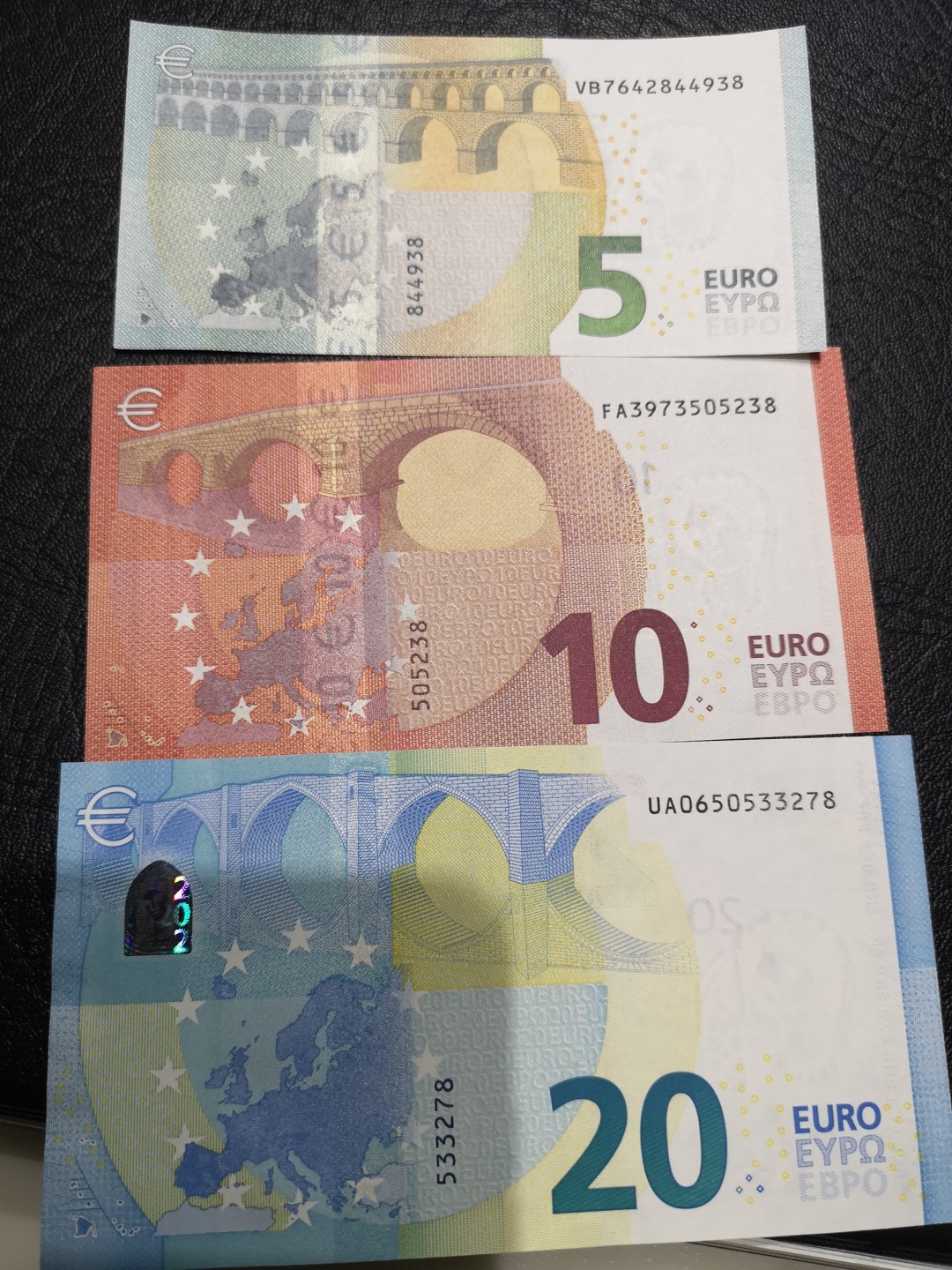 《外钞收藏家》第二百零四期 新版欧元5、10、20三张面额 全新UNC
