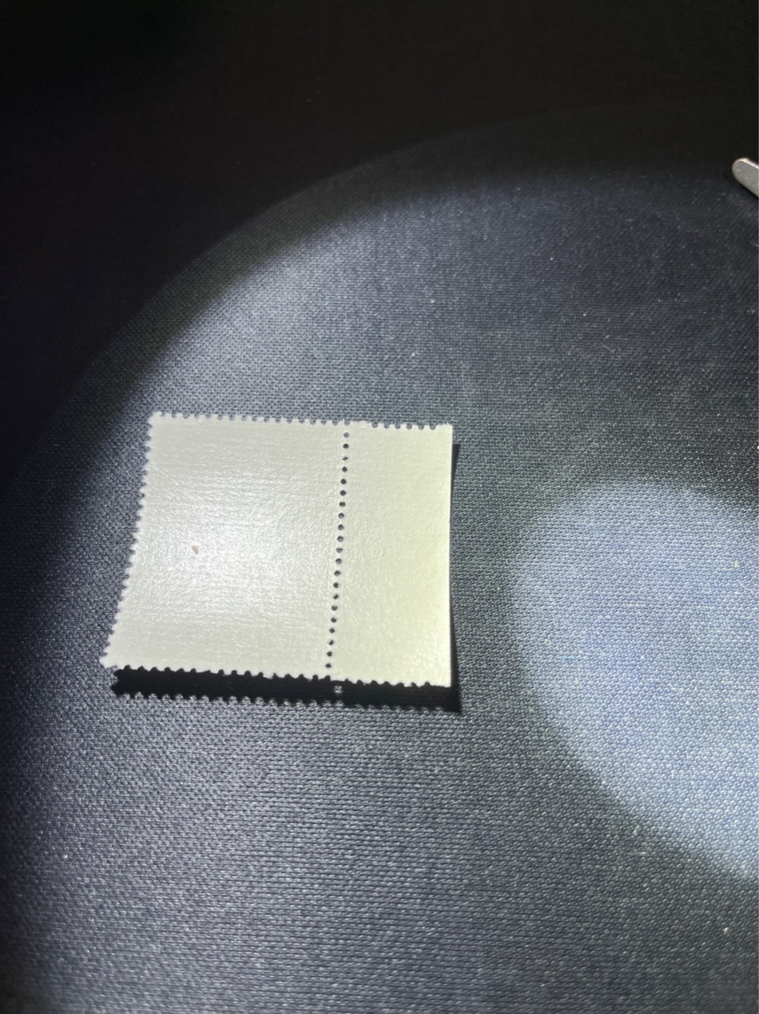 洪涛臻品 精选邮票限时拍卖第三十七期 特63青铜器8-4盖销  满色标一枚，完美品相，老纪特三俗稀缺，版撕全品嘎嘎绝。  解放初的经典票，整版撕开，面艳胶白，票挺洁净，齿孔完美，收藏评级两相宜，且有高附加值边纸。老纪特的版票资源十分稀缺难寻，机会来临时必须抓住。