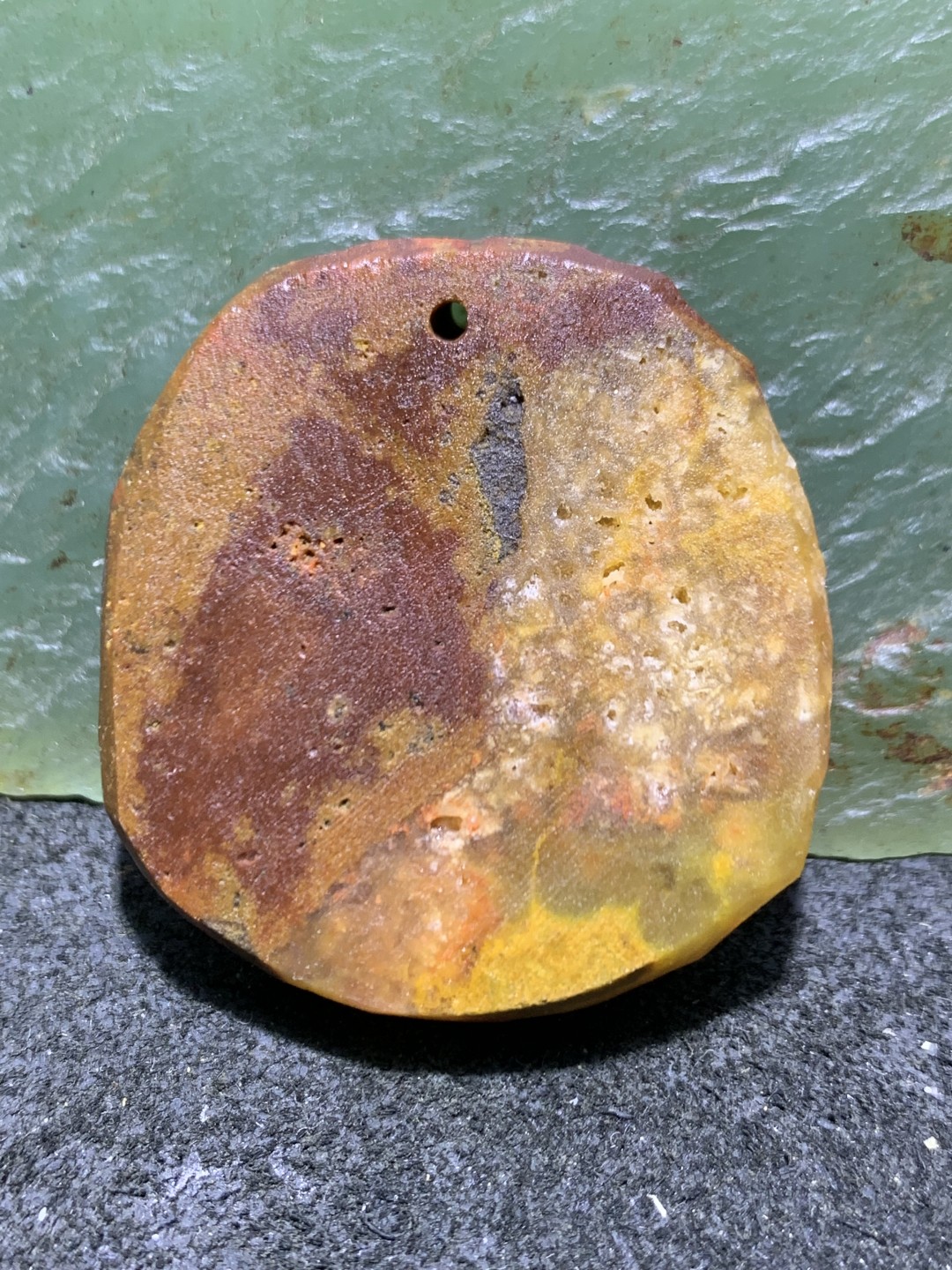 亚光战国红玛瑙雕刻龟壳吊坠一个，(寓意，富甲天下)