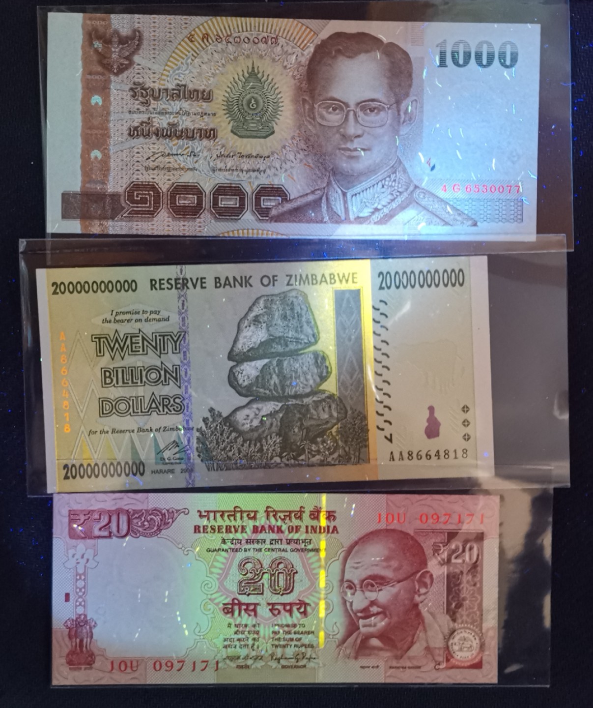 《张总收藏》74期——外币大场 (3张一组UNC)泰国1000泰铢 2005年版(老国王·拉玛九世) P-115&津巴布韦200亿AA冠尾8/印度20卢比 2014年