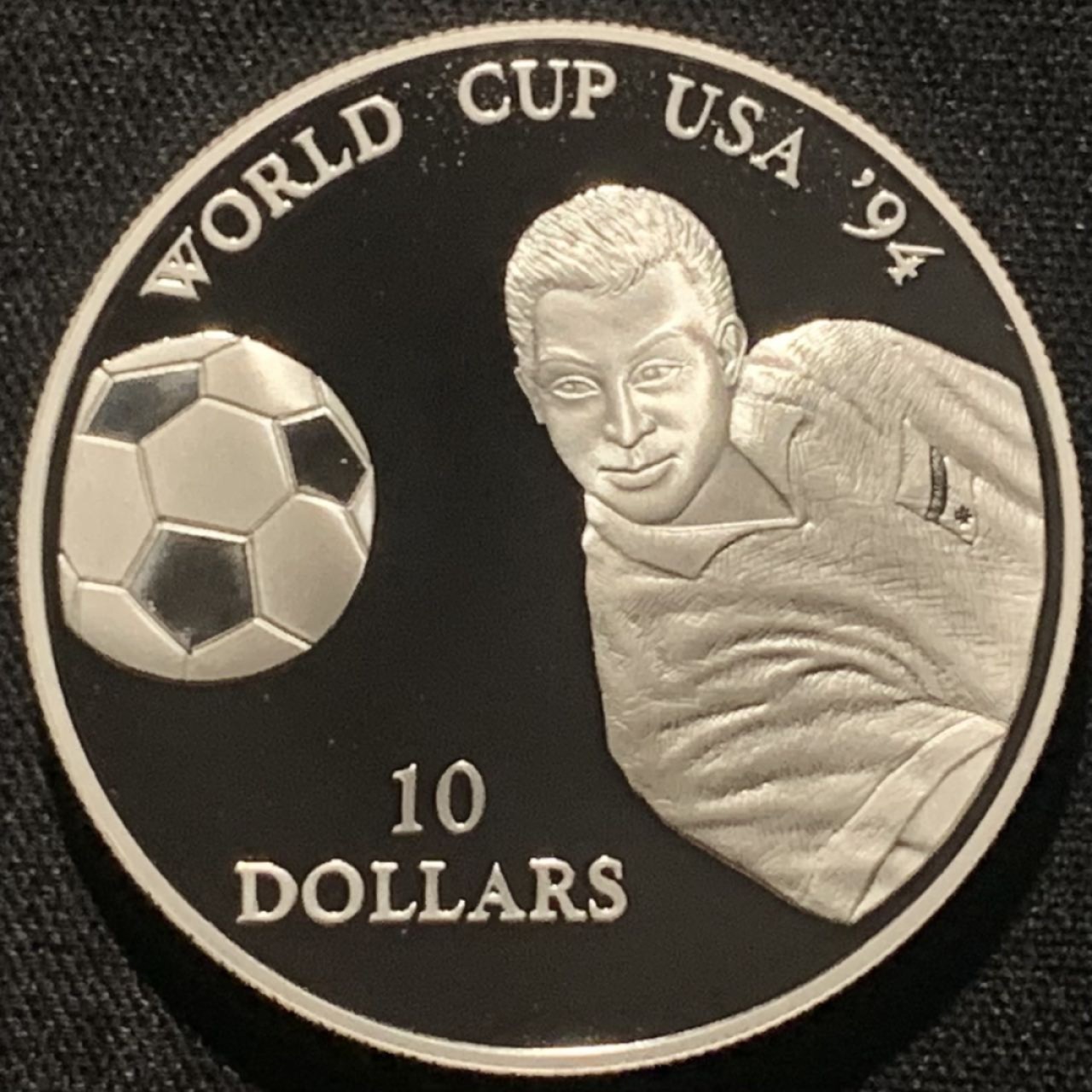 紫瑗钱币——第210期拍卖 瑙鲁 1994年 94美国世界杯 头球 10元 31.47克 0.925银 精制