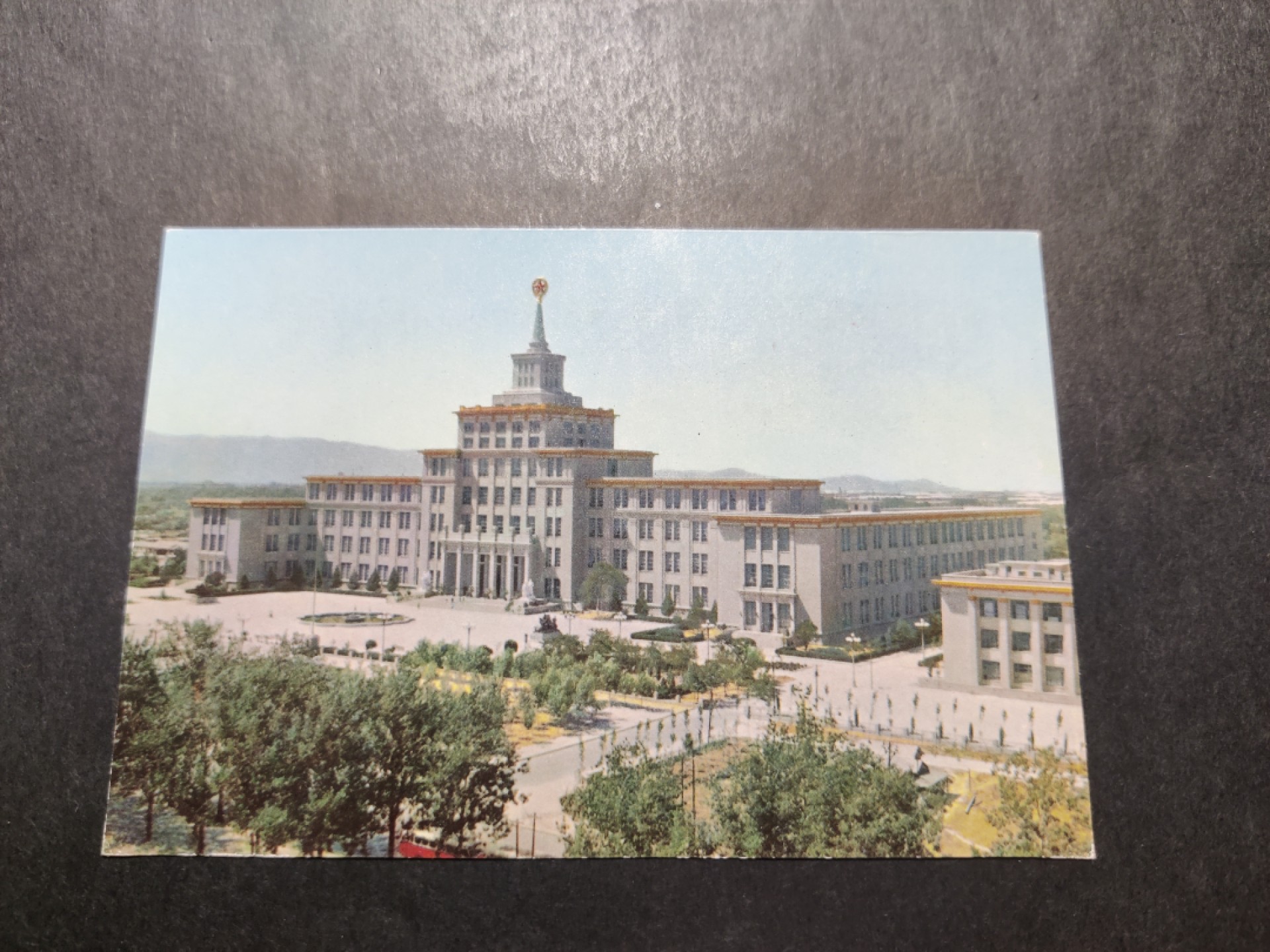 洪涛臻品 精选邮票限时拍卖第四十二期 1960年代，北京市邮局彩色中国人民邮政明信片--中国人民革命军事博物馆。 极少见，国外高价买回，保存良好。