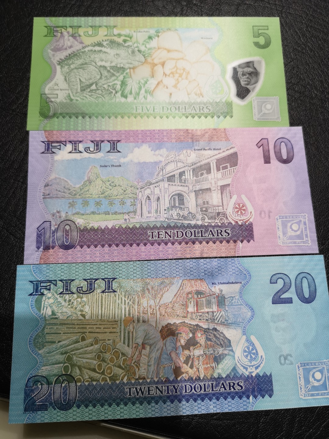 《外钞收藏家》第二百零四期 斐济5、10、20三张一起 全新UNC