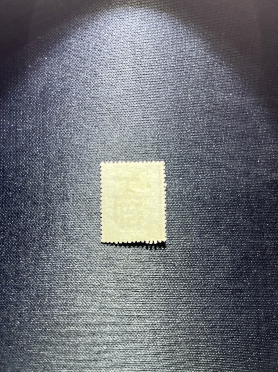 洪涛臻品 精选邮票限时拍卖第三十七期 比大清龙票还早的邮票，上海地方邮票，1分，面艳背白品好，水印清晰漂亮！终身保真！放心入手保真清朝时期文物邮票的机会！