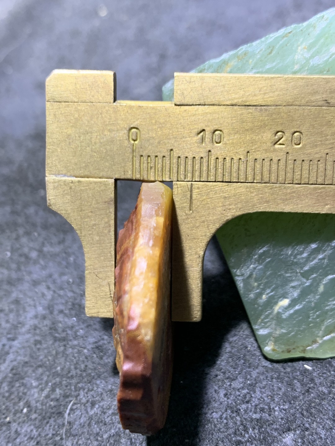 亚光战国红玛瑙雕刻龟壳吊坠一个，(寓意，富甲天下)