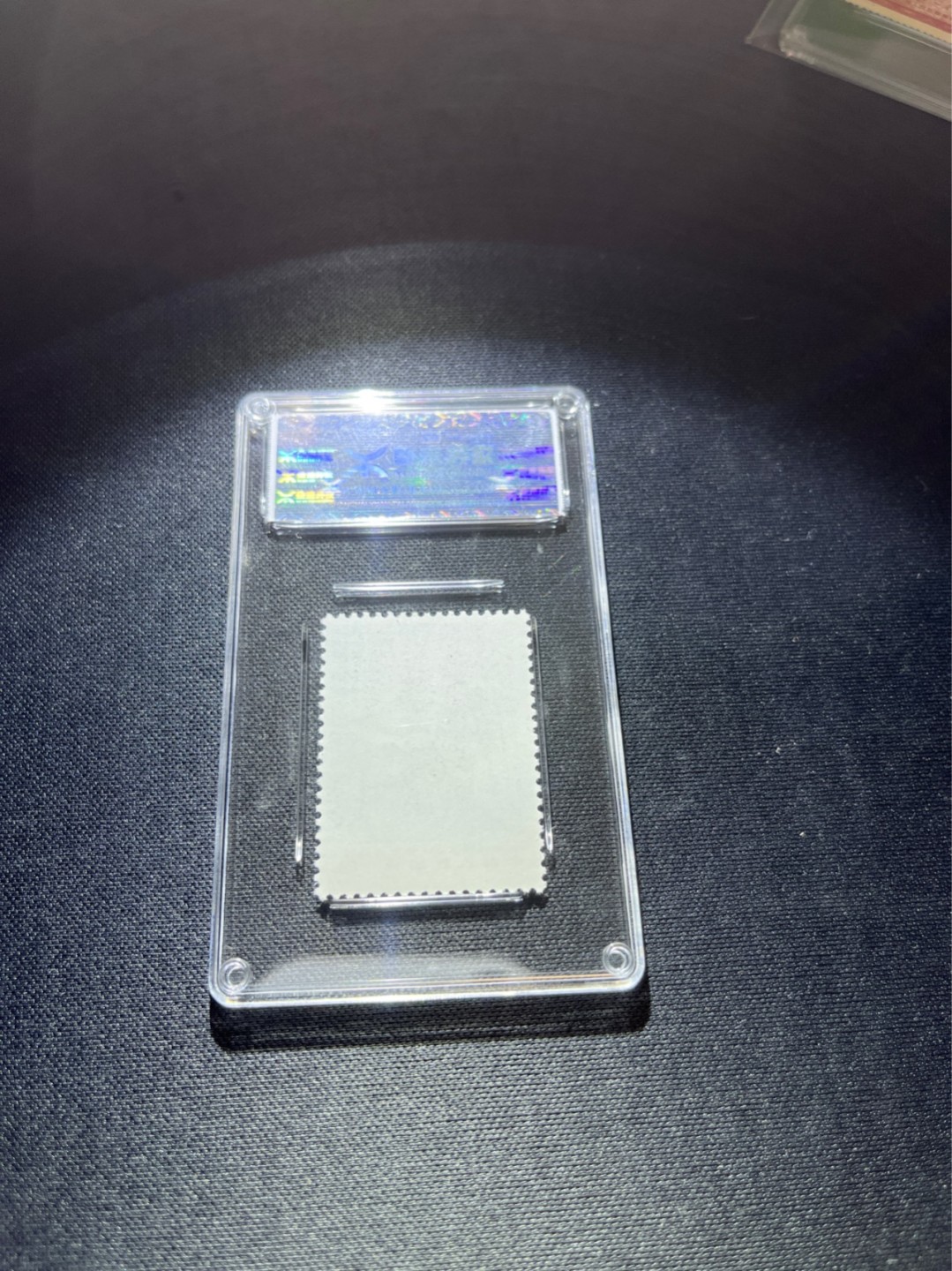 洪涛臻品 精选邮票限时拍卖第三十七期 ★源泰评级★编号N3智取威虎山一枚，96高分(源泰95.96属于全品范畴)，一手出分，壳子无划痕，版撕嘎嘎绝送评★可配套★可单玩★，目前源泰96分智取威虎山一套成交价2000多。票齿孔饱满，状态一流，带硅胶手套撕版送评，无触痕，适合挑剔的藏家，喜欢不要错过！