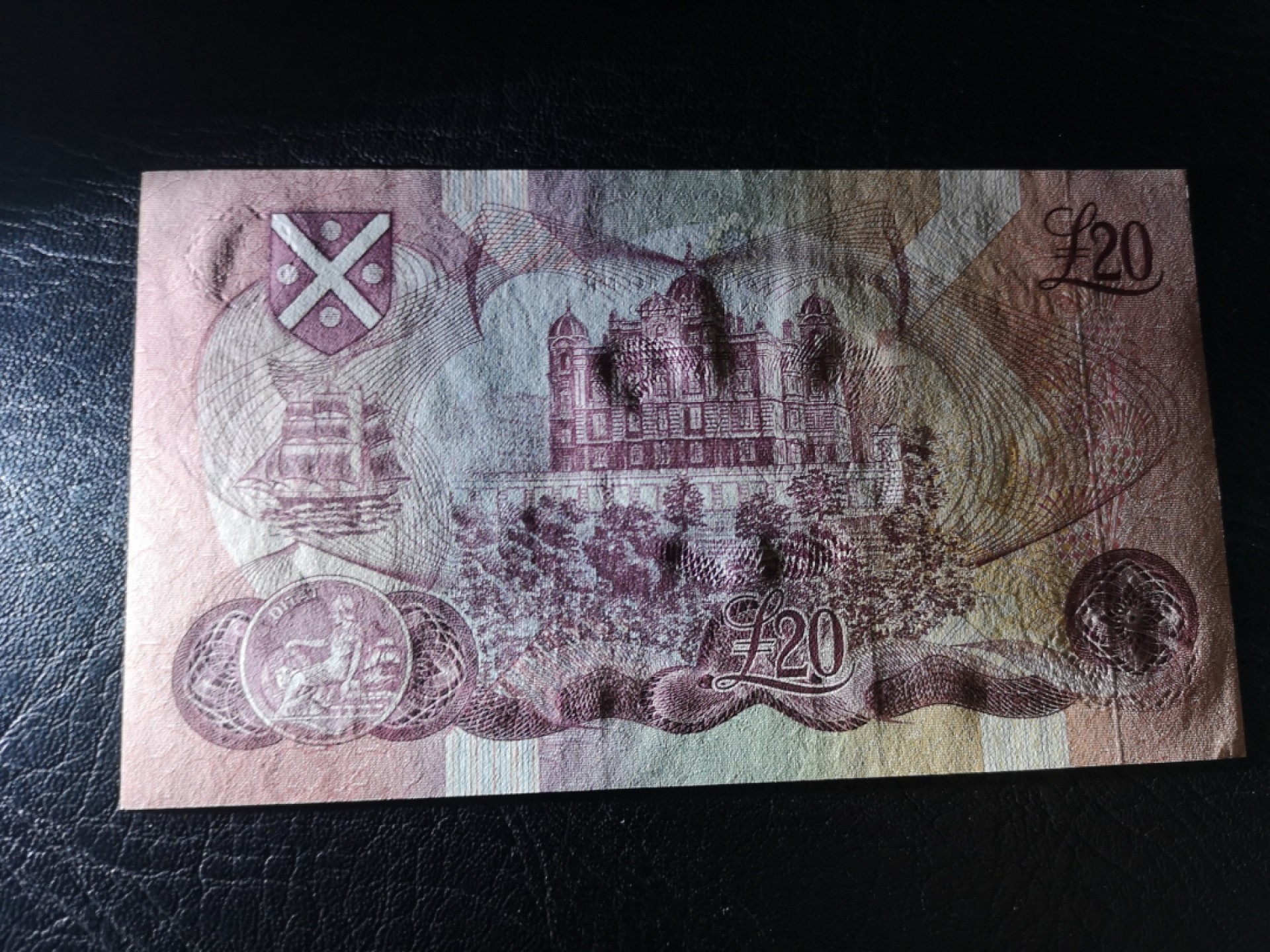 《外钞收藏家》第二百零五期 苏格兰经典专场👍 苏格兰银行-1987-20镑	K 149132  P-114 非全新疑似有折